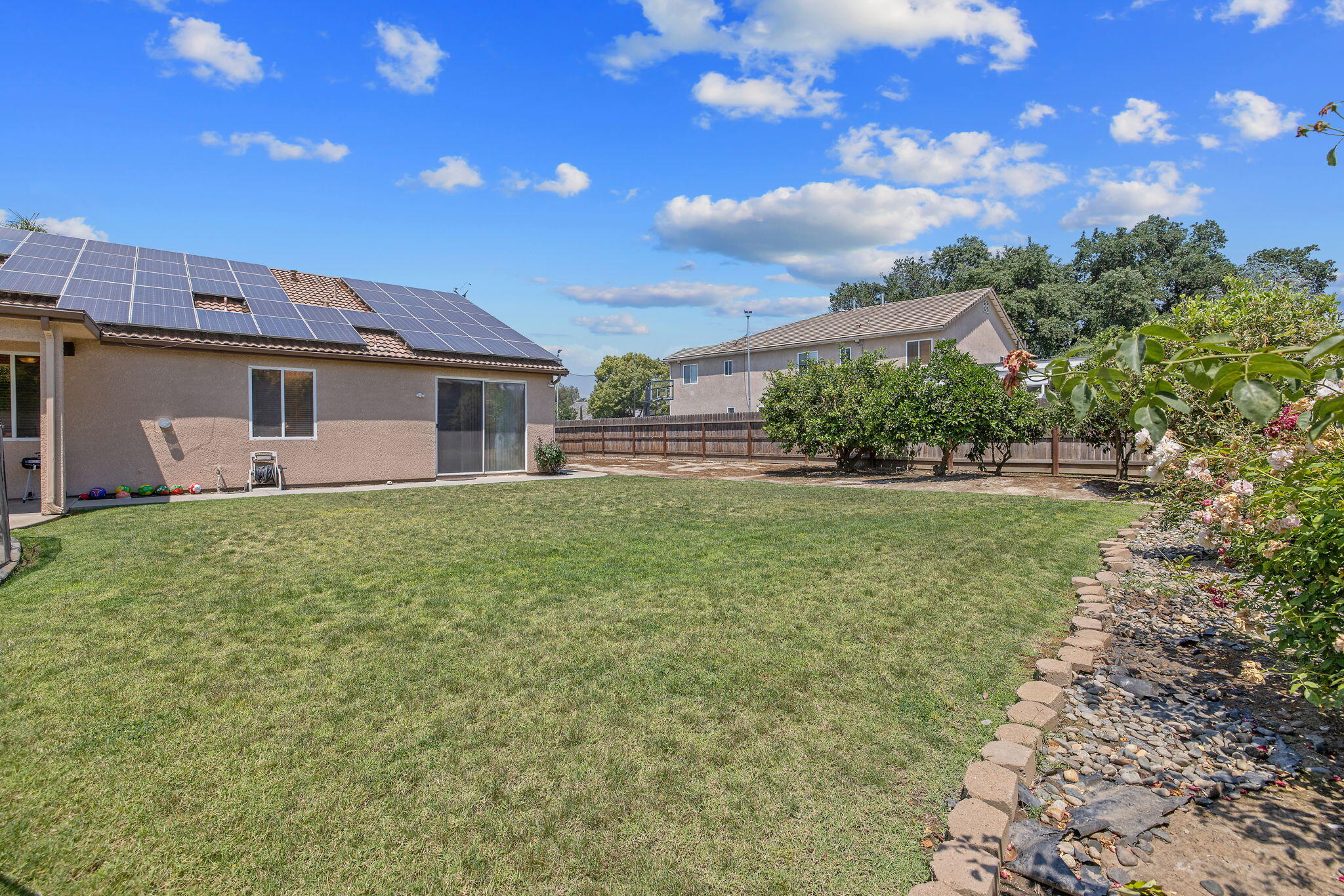 2212 N Kent Ct, Visalia, CA 93291