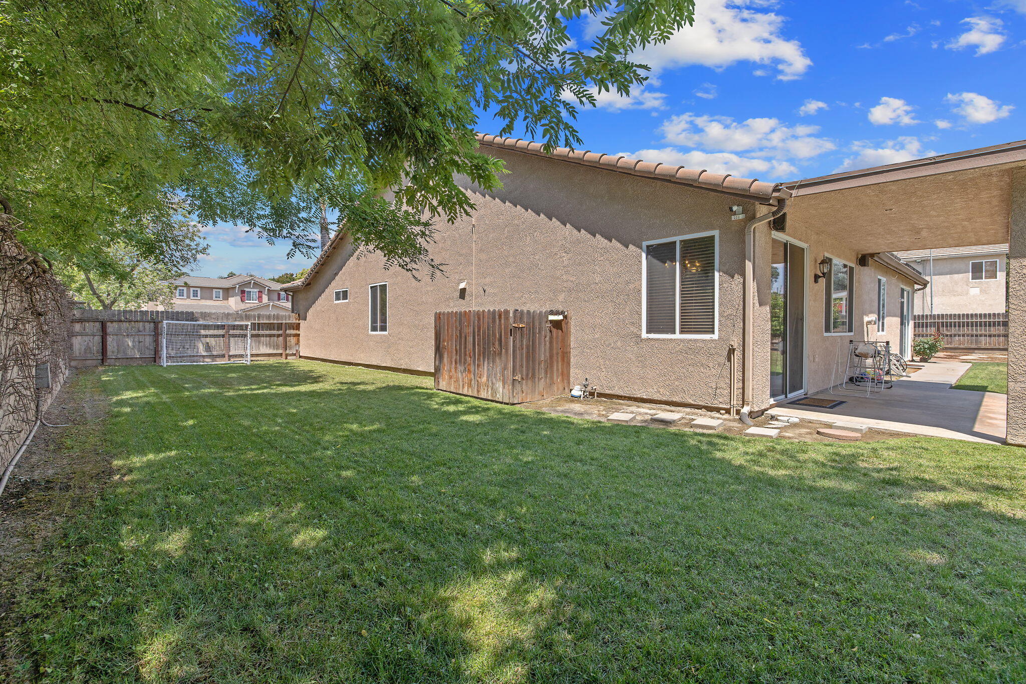 2212 N Kent Ct, Visalia, CA 93291