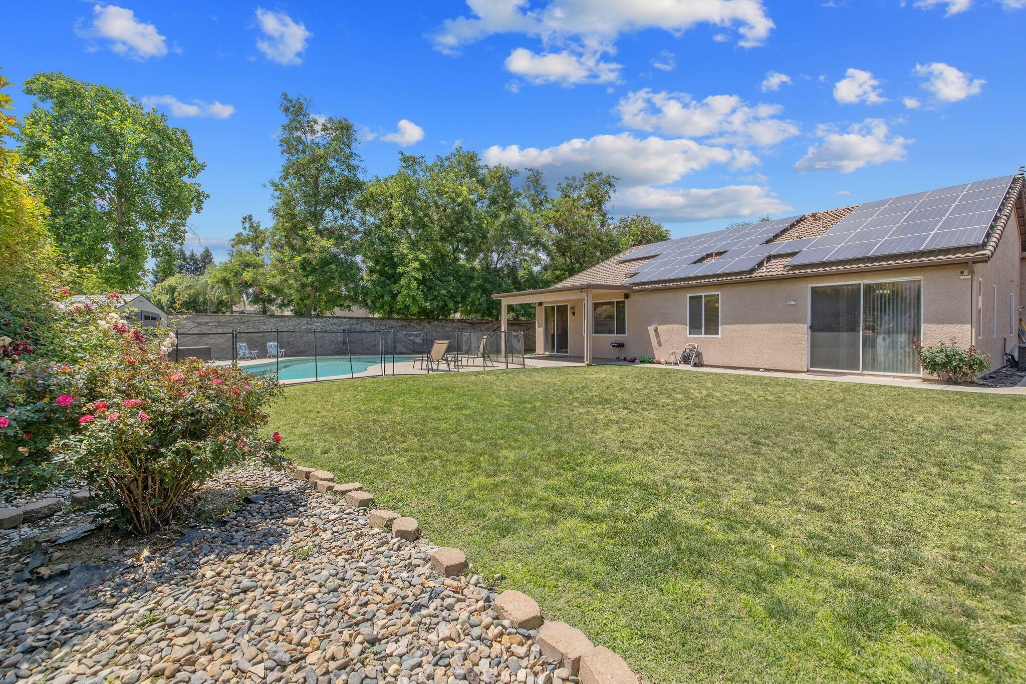 2212 N Kent Ct, Visalia, CA 93291