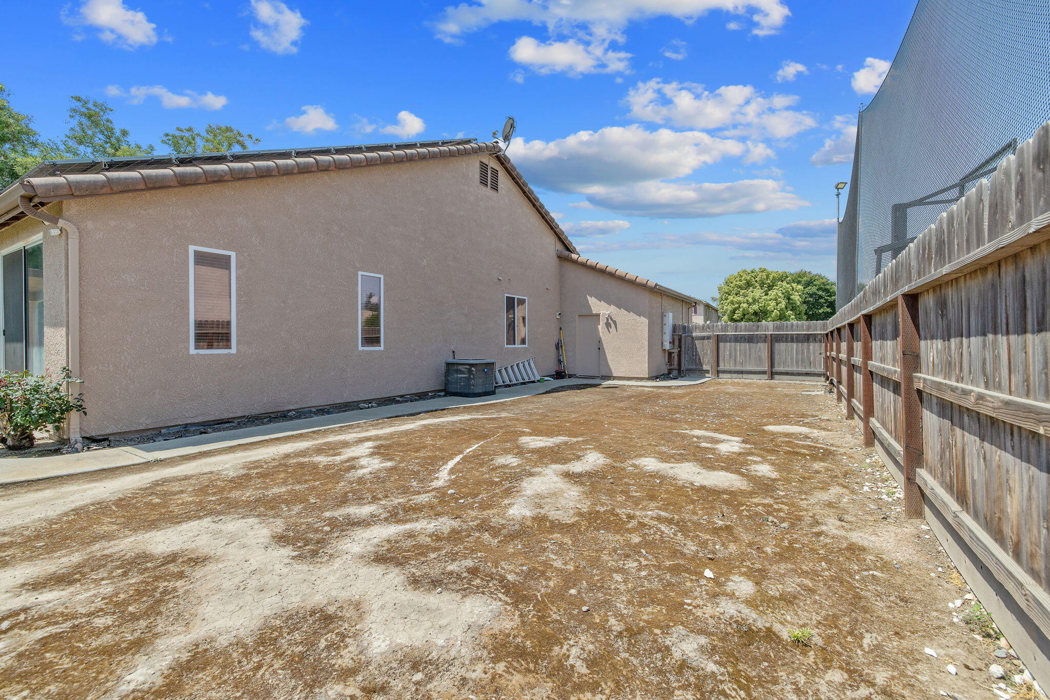 2212 N Kent Ct, Visalia, CA 93291