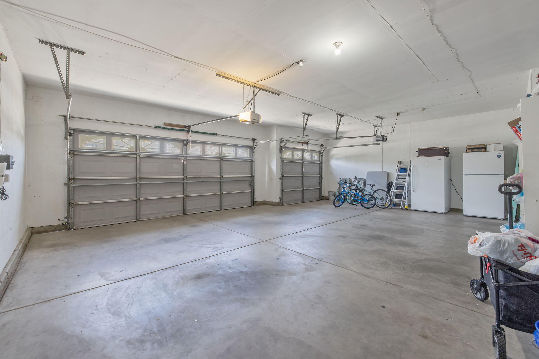 2212 N Kent Ct, Visalia, CA 93291