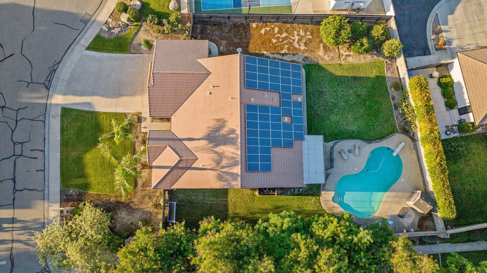 2212 N Kent Ct, Visalia, CA 93291