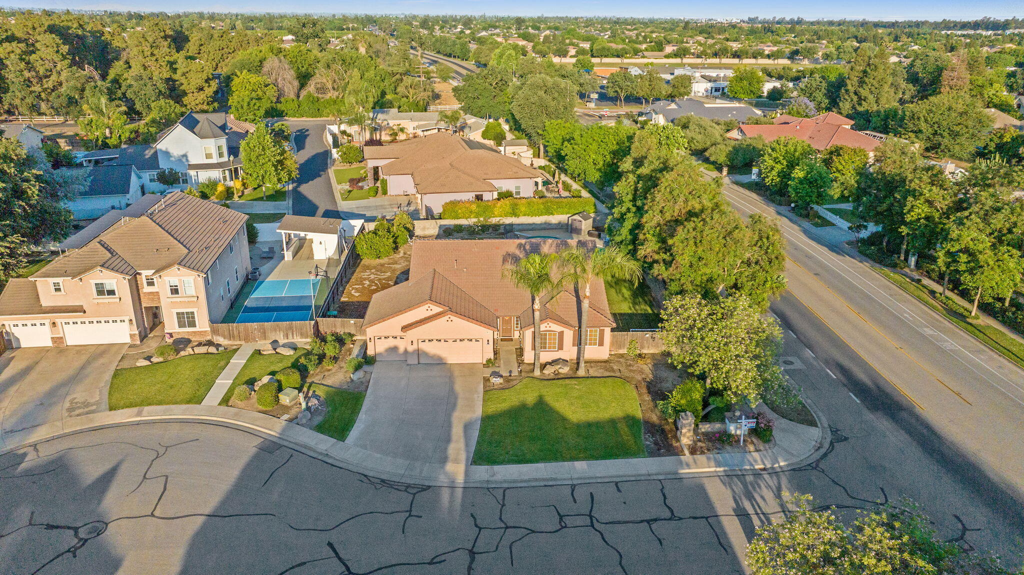 2212 N Kent Ct, Visalia, CA 93291