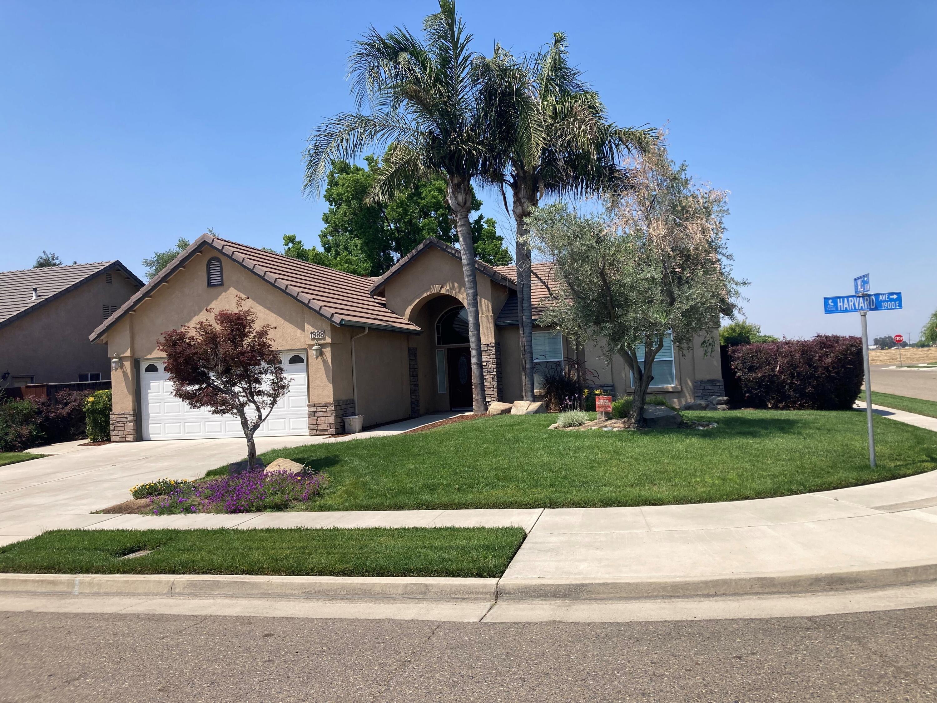 1988 Harvard Ave, Tulare, CA 93274