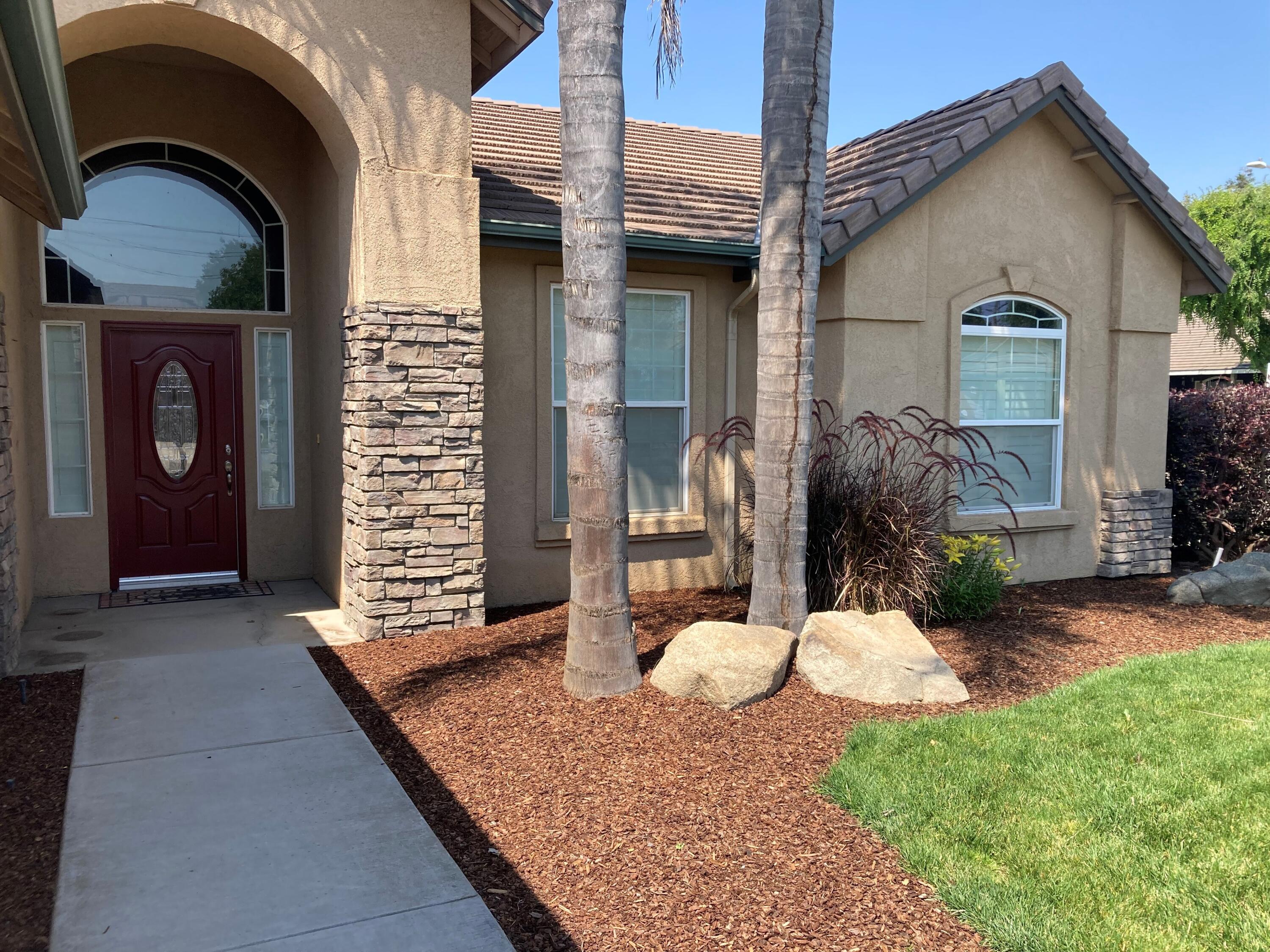 1988 Harvard Ave, Tulare, CA 93274