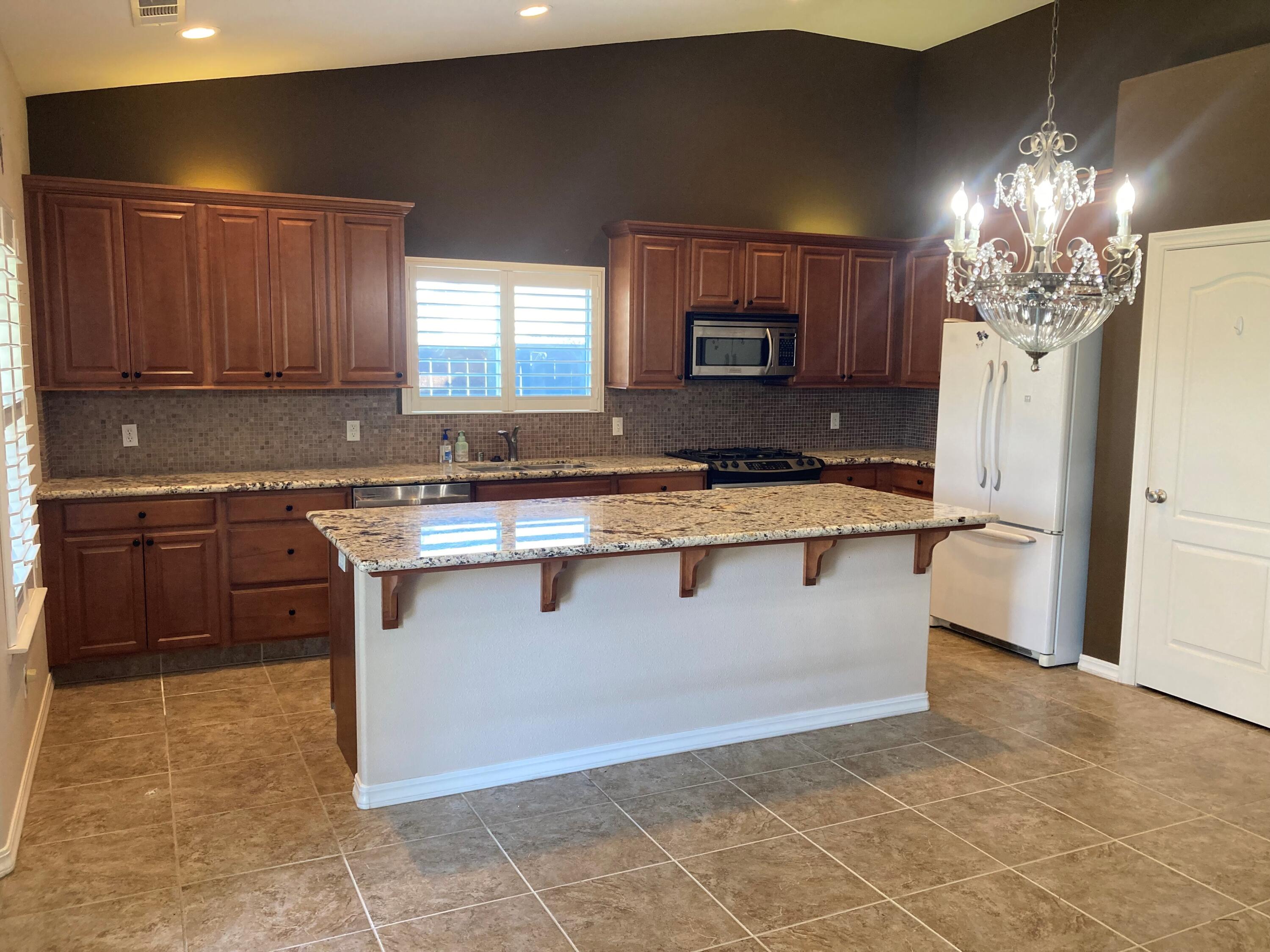 1988 Harvard Ave, Tulare, CA 93274