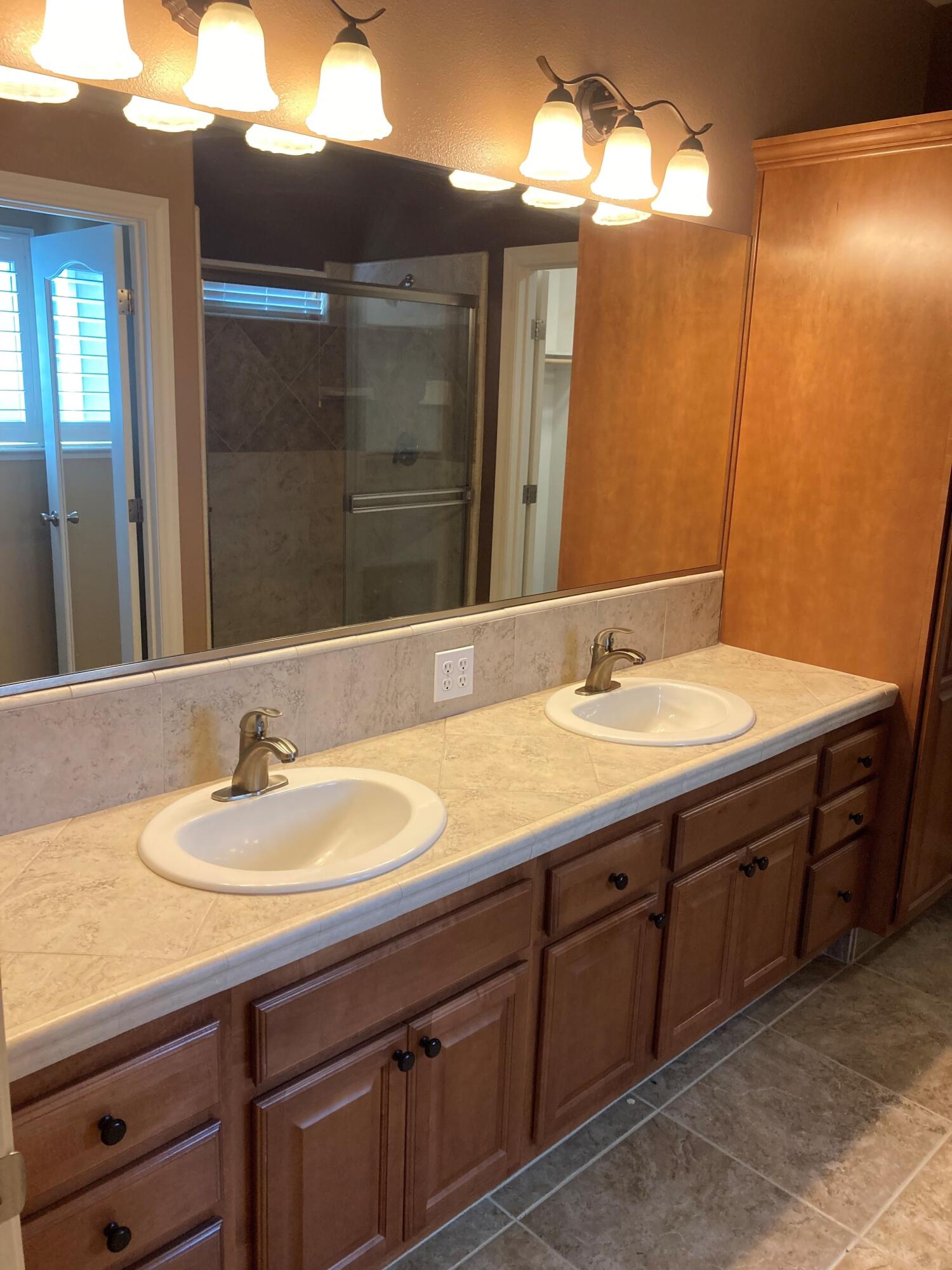 1988 Harvard Ave, Tulare, CA 93274