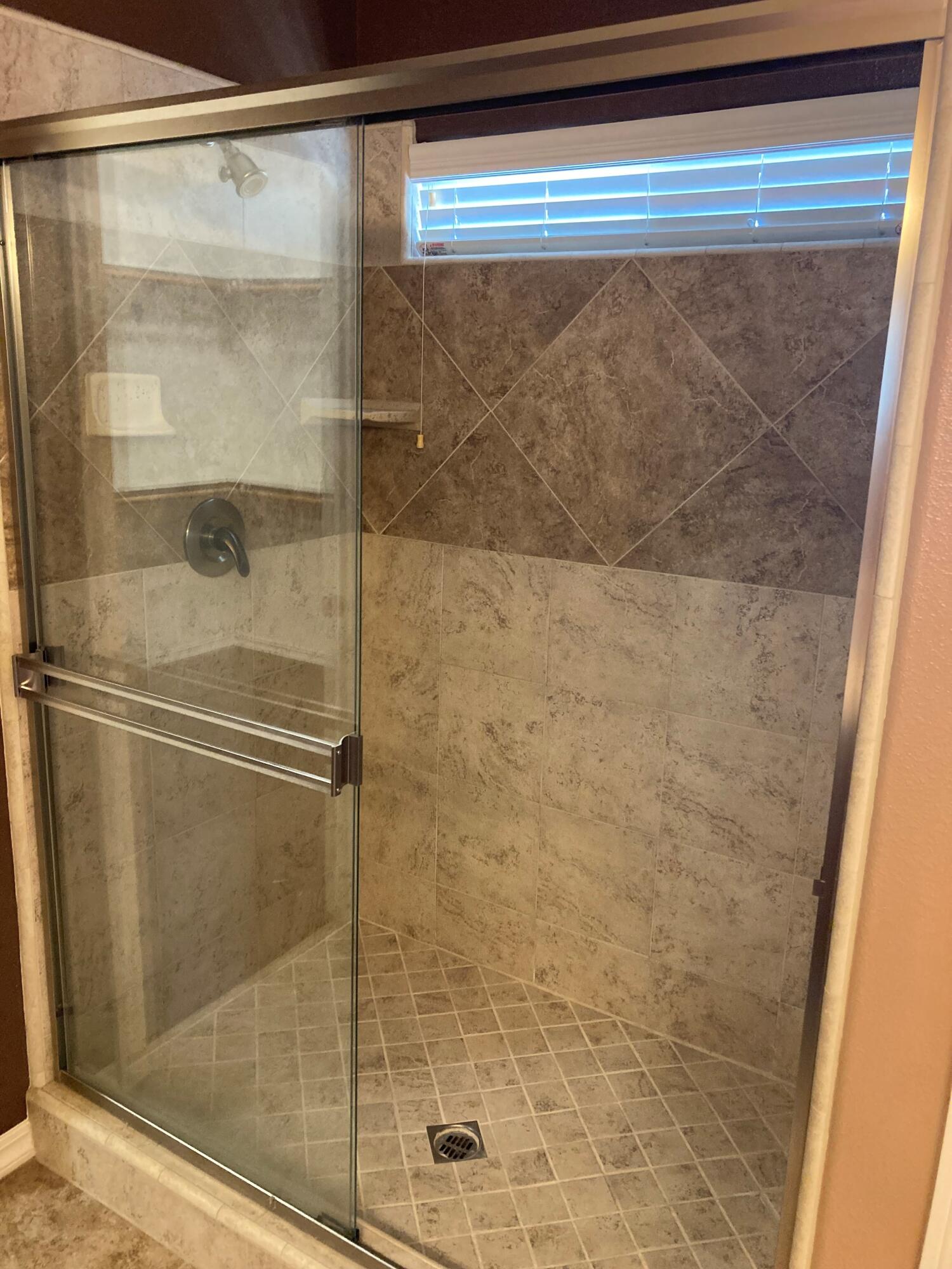 1988 Harvard Ave, Tulare, CA 93274