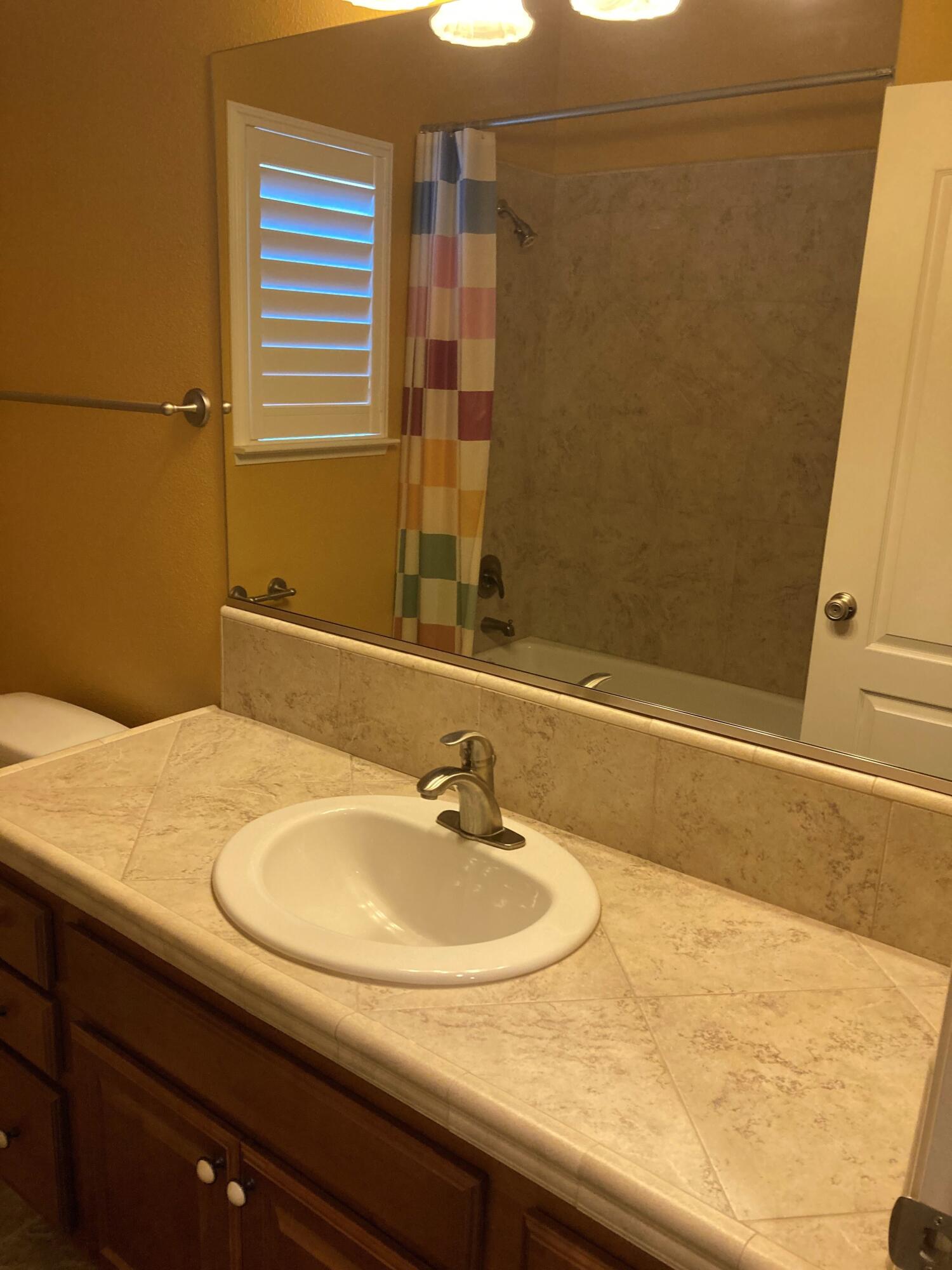1988 Harvard Ave, Tulare, CA 93274