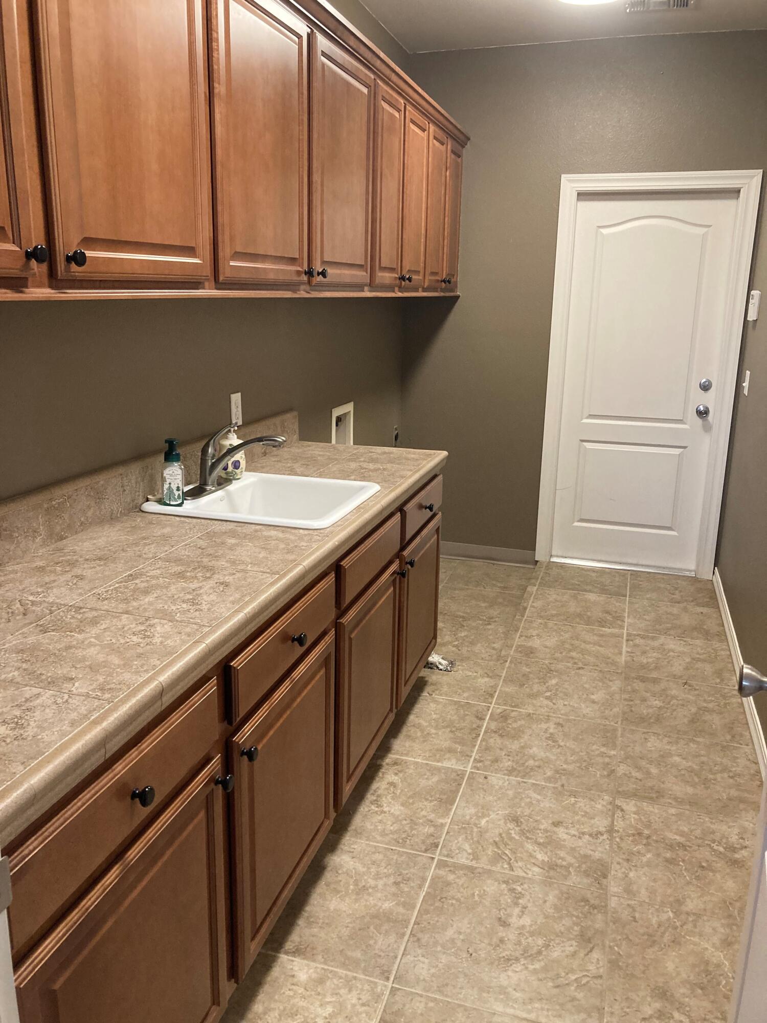1988 Harvard Ave, Tulare, CA 93274