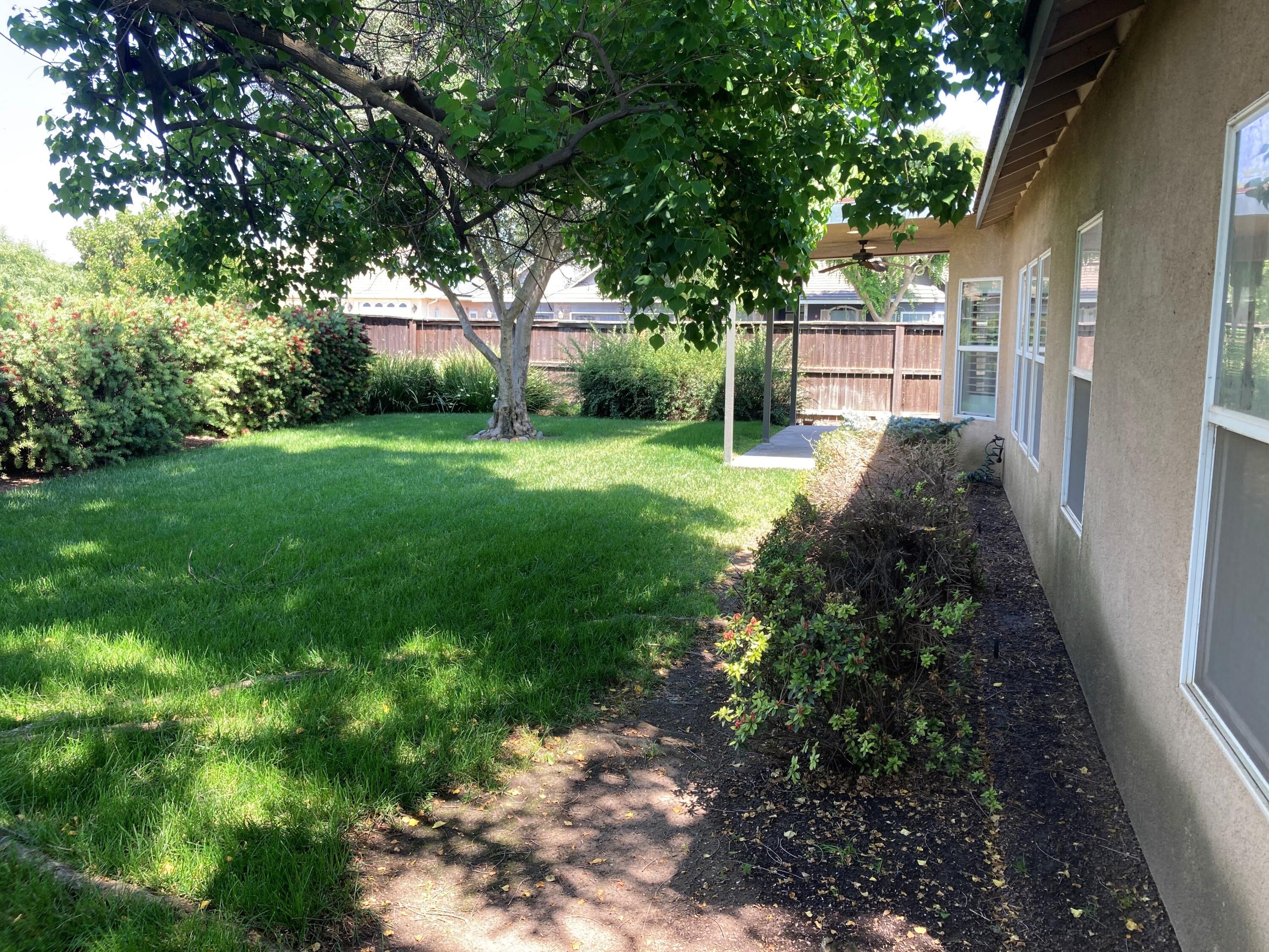 1988 Harvard Ave, Tulare, CA 93274