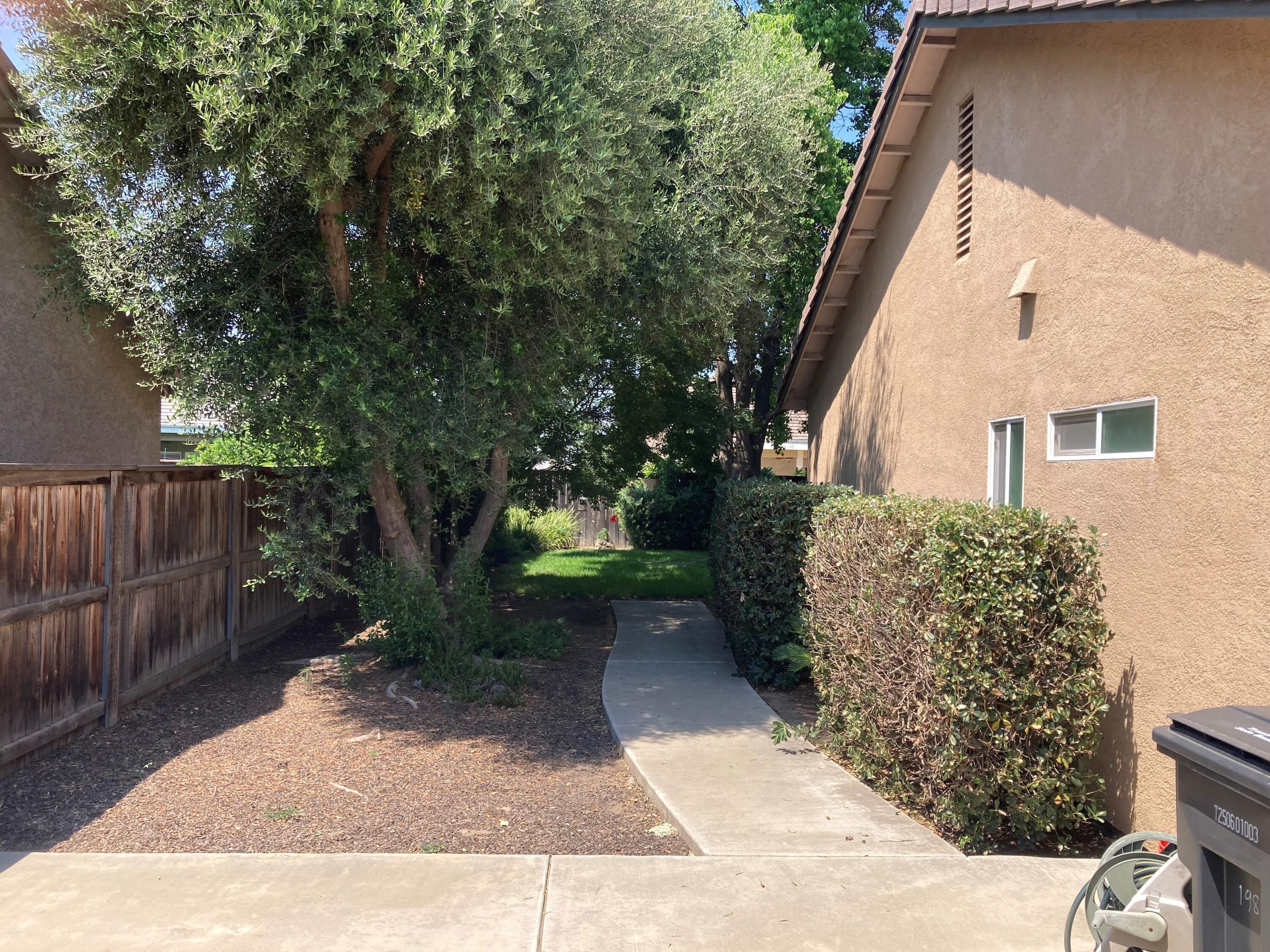 1988 Harvard Ave, Tulare, CA 93274