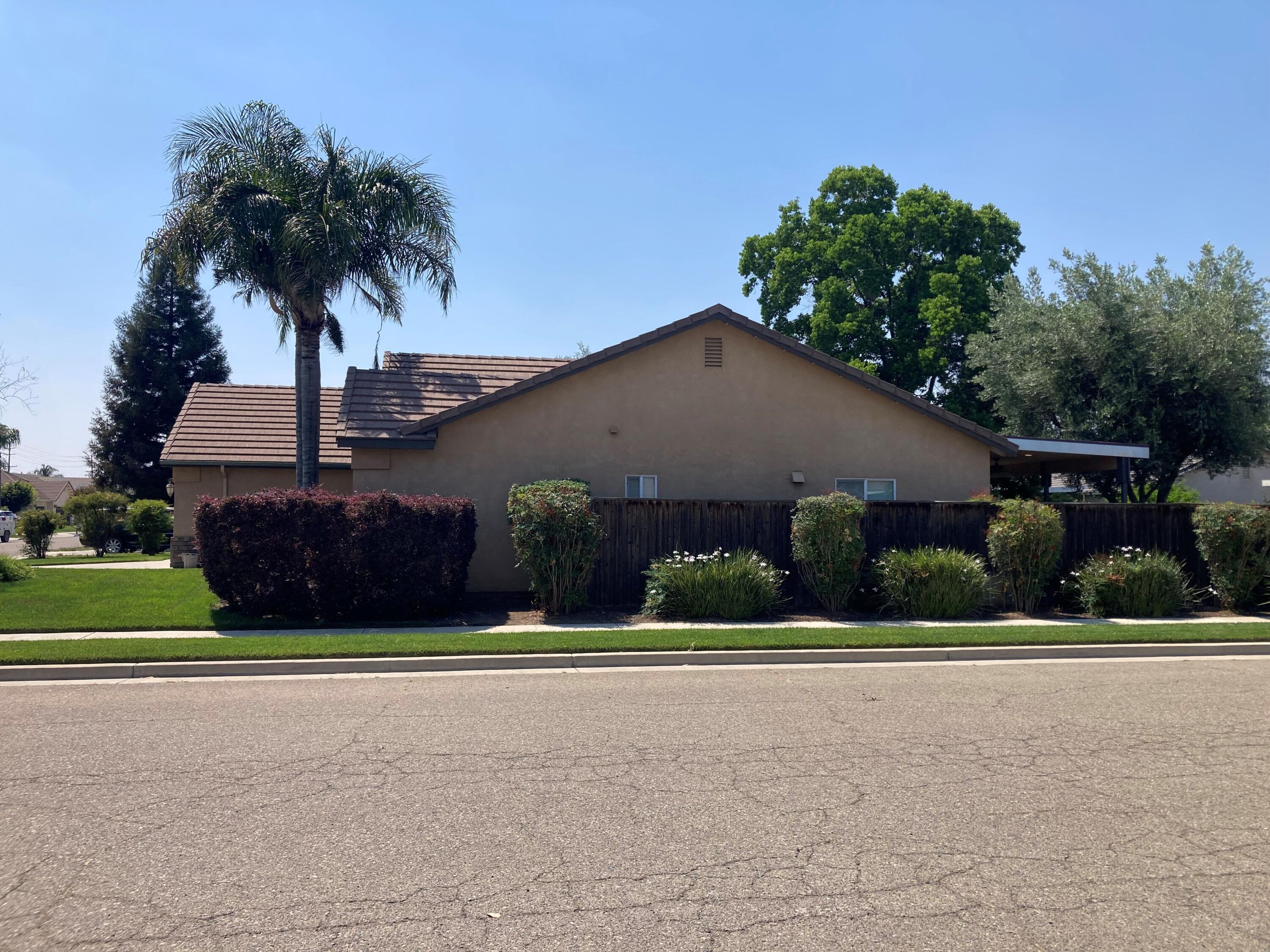 1988 Harvard Ave, Tulare, CA 93274