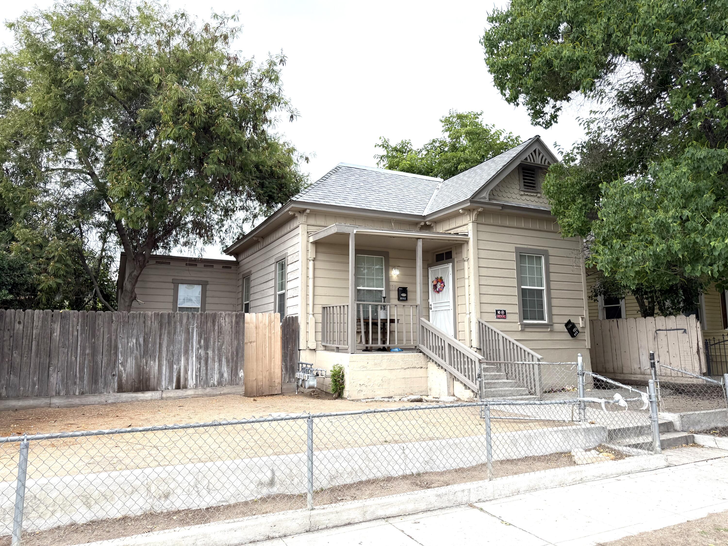 129 N Park Ave, Fresno, CA 93701