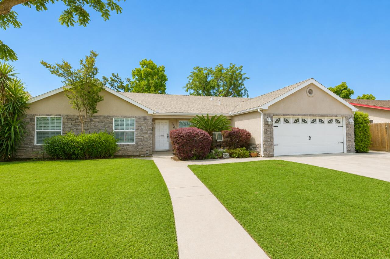 1363 E Carmelo Ave, Tulare, CA 93274
