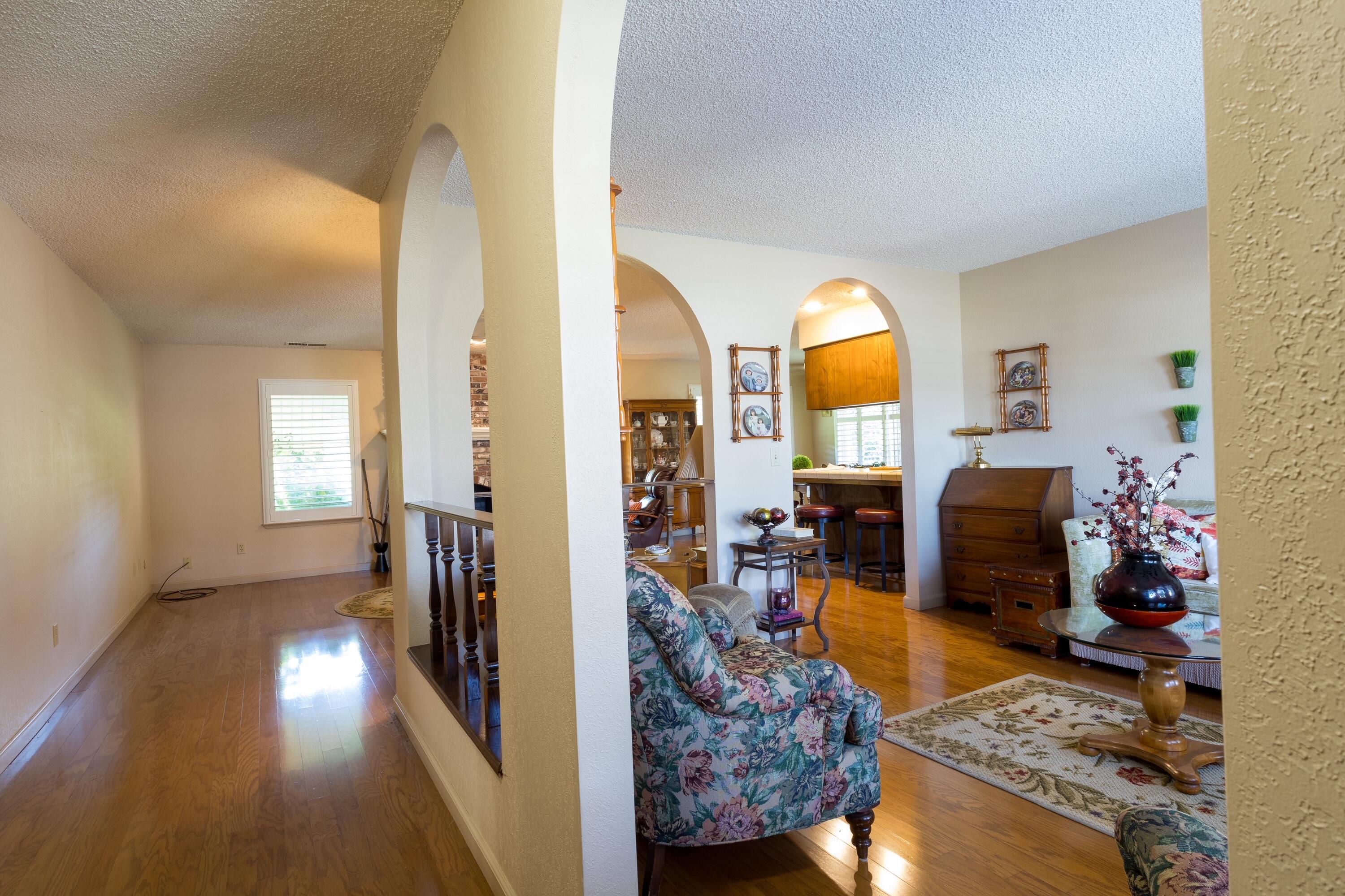 1363 E Carmelo Ave, Tulare, CA 93274