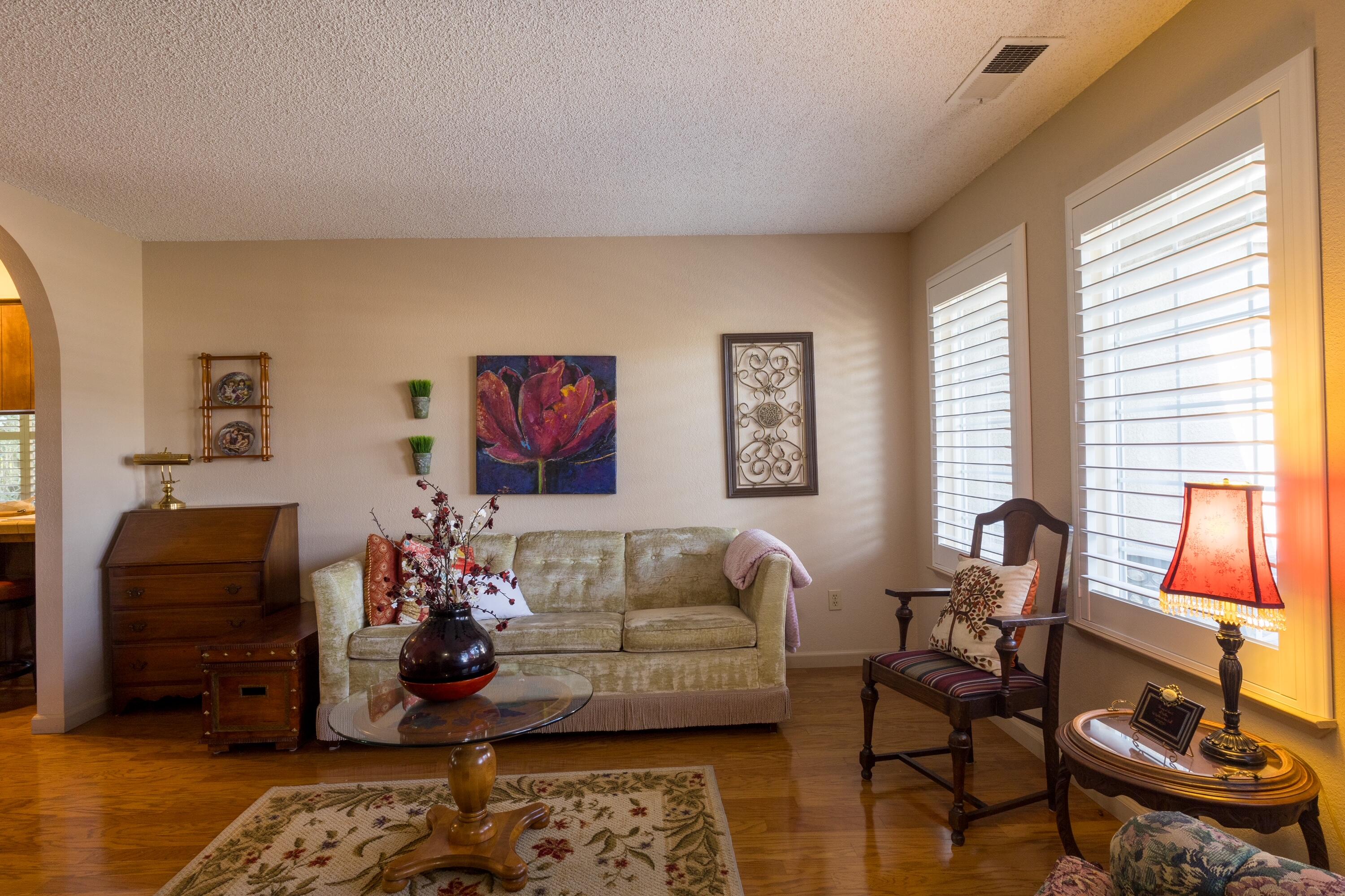 1363 E Carmelo Ave, Tulare, CA 93274
