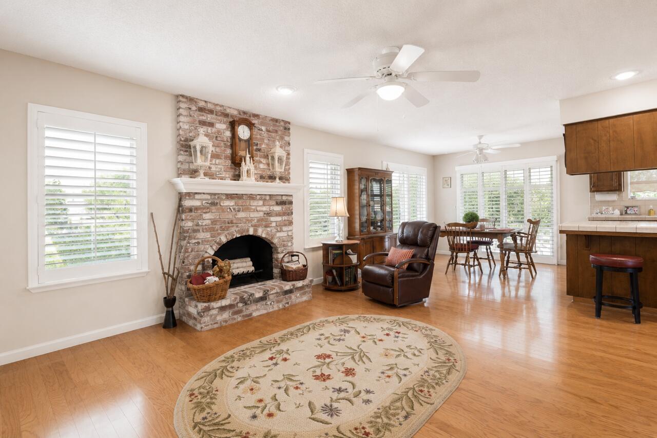 1363 E Carmelo Ave, Tulare, CA 93274