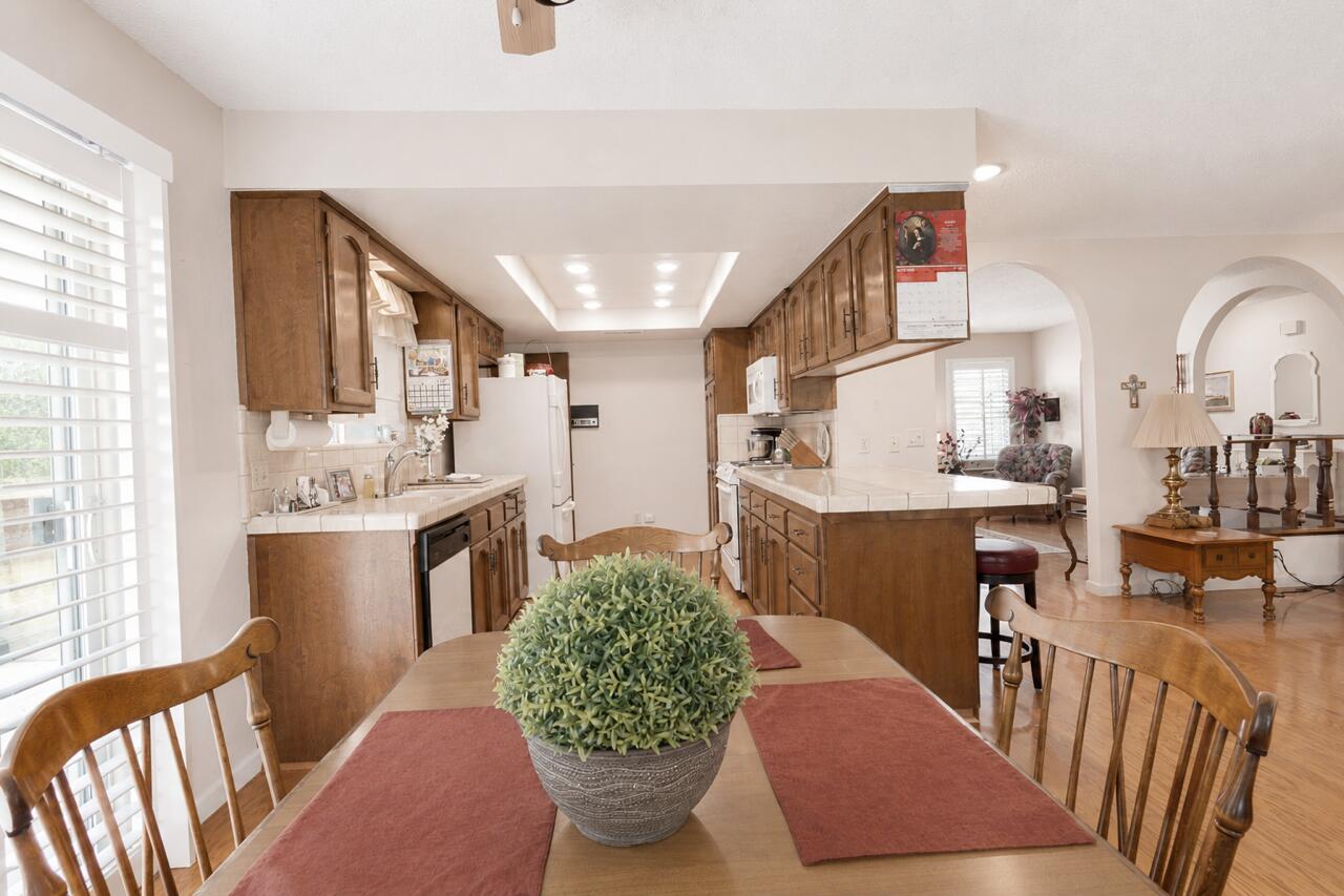 1363 E Carmelo Ave, Tulare, CA 93274