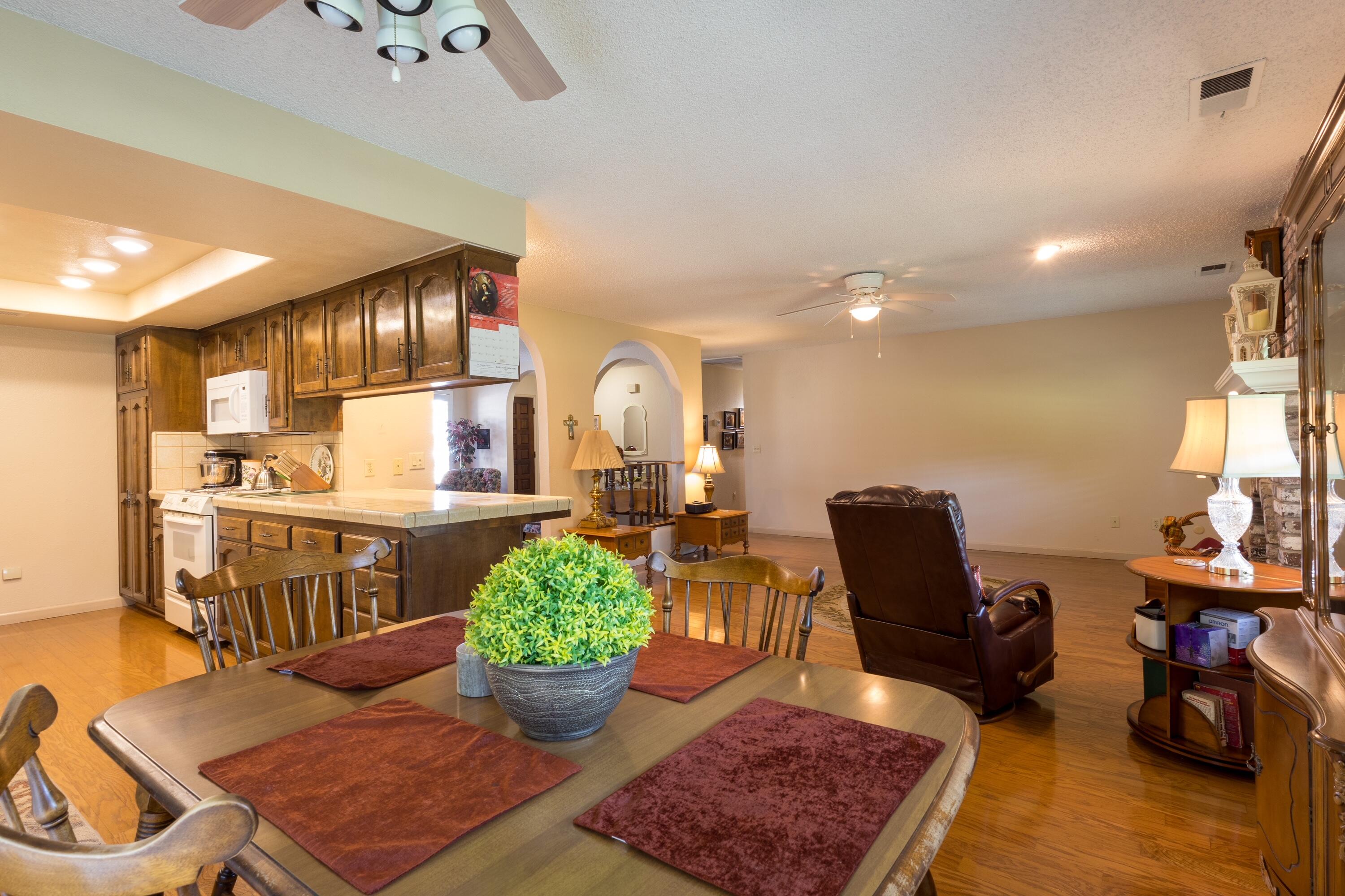 1363 E Carmelo Ave, Tulare, CA 93274