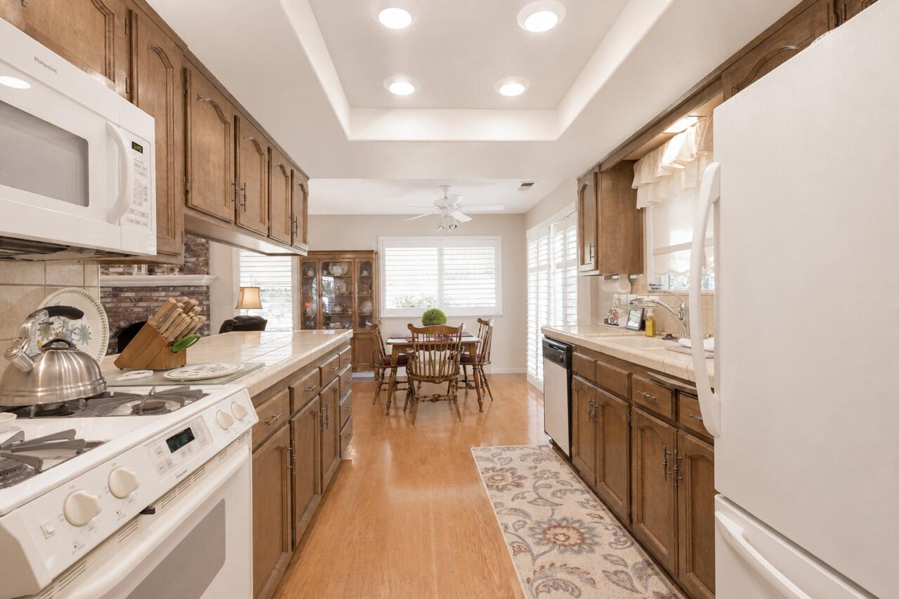 1363 E Carmelo Ave, Tulare, CA 93274
