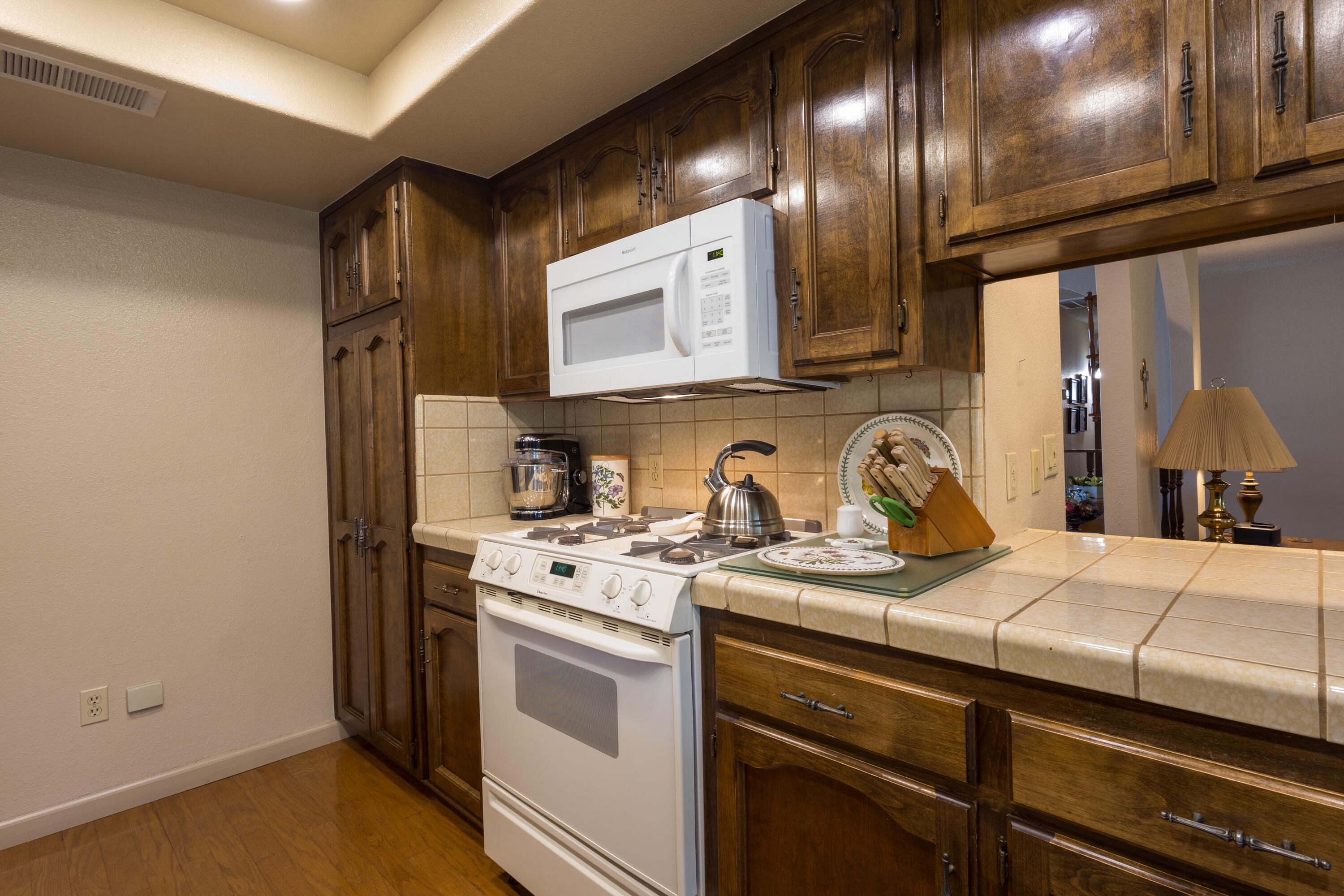 1363 E Carmelo Ave, Tulare, CA 93274