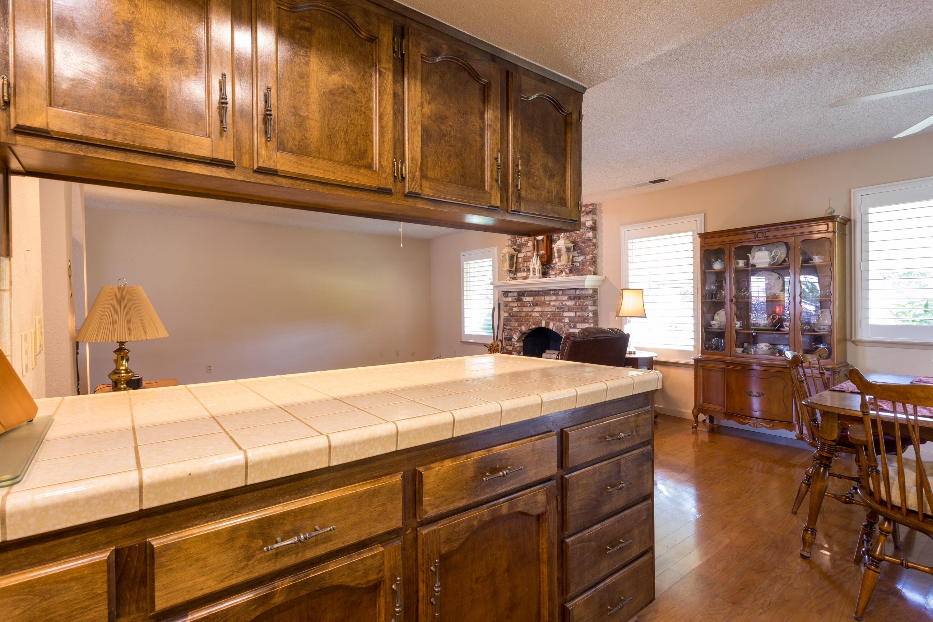 1363 E Carmelo Ave, Tulare, CA 93274