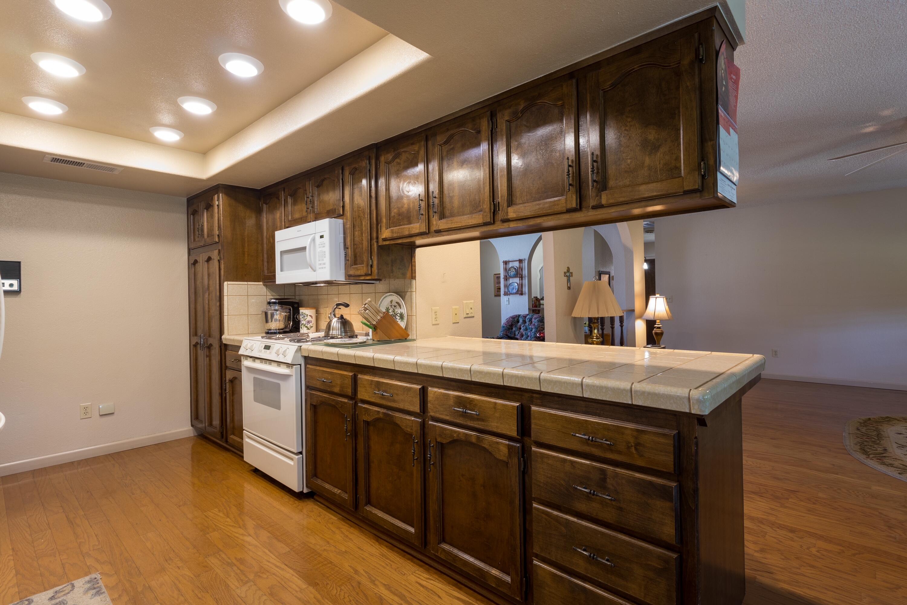 1363 E Carmelo Ave, Tulare, CA 93274