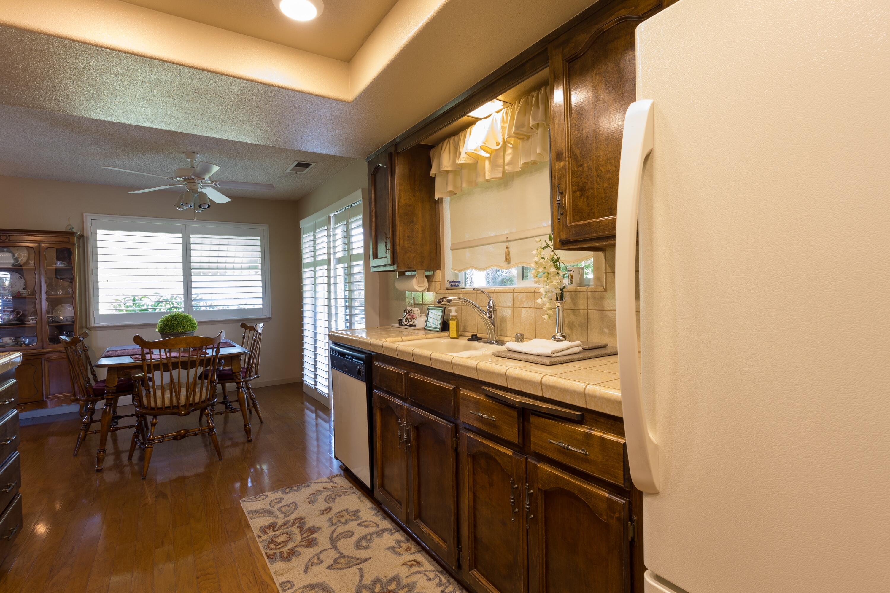 1363 E Carmelo Ave, Tulare, CA 93274