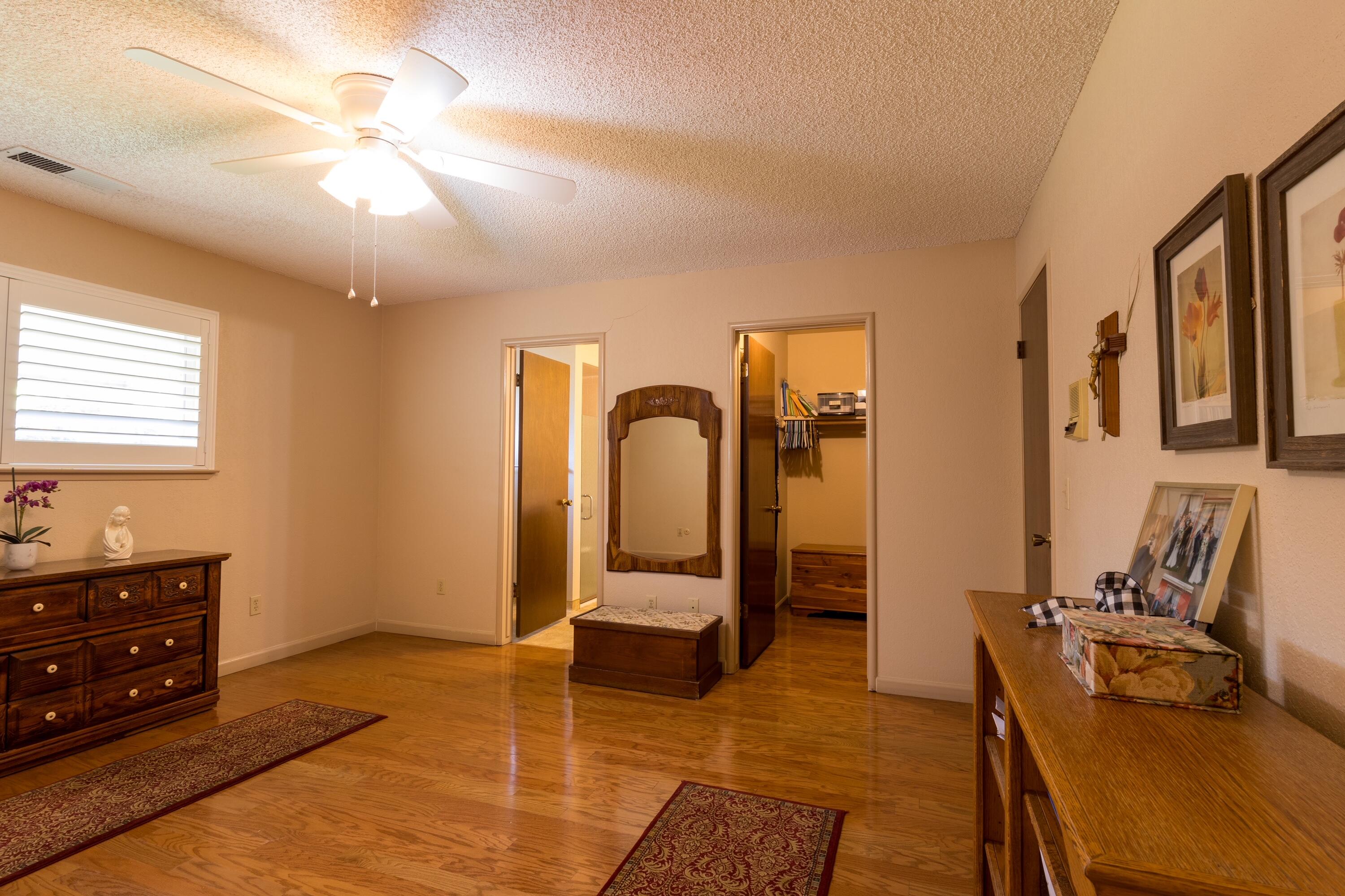 1363 E Carmelo Ave, Tulare, CA 93274