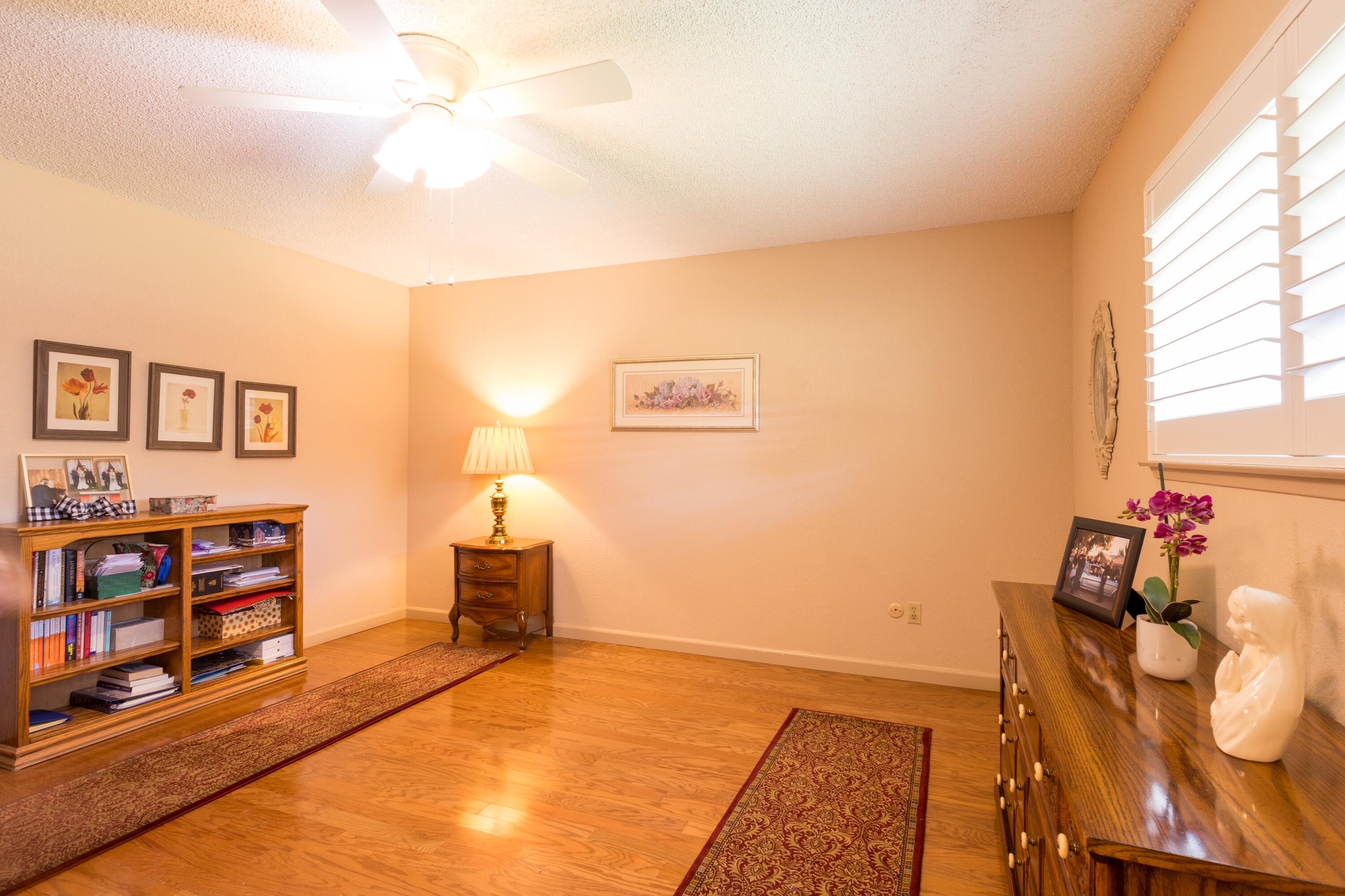 1363 E Carmelo Ave, Tulare, CA 93274
