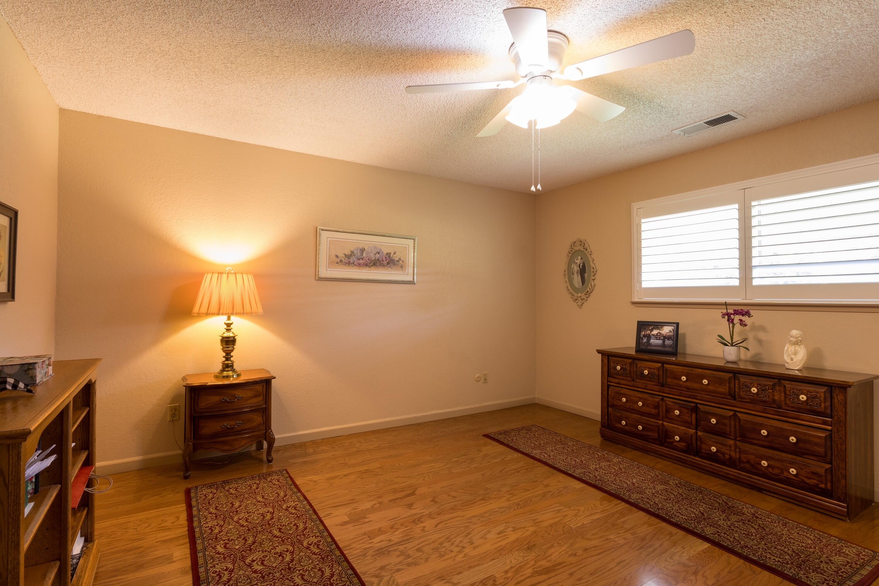 1363 E Carmelo Ave, Tulare, CA 93274