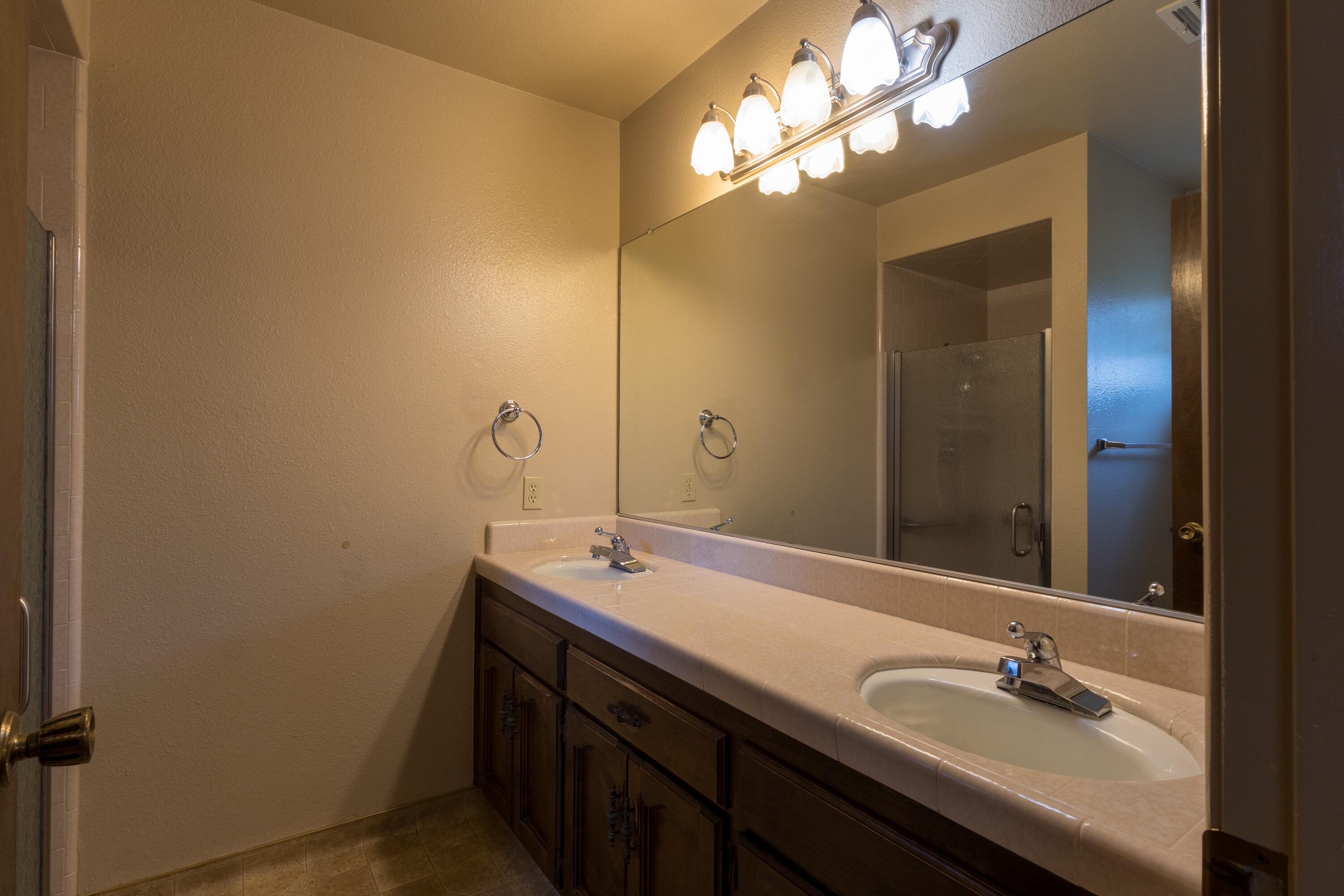 1363 E Carmelo Ave, Tulare, CA 93274