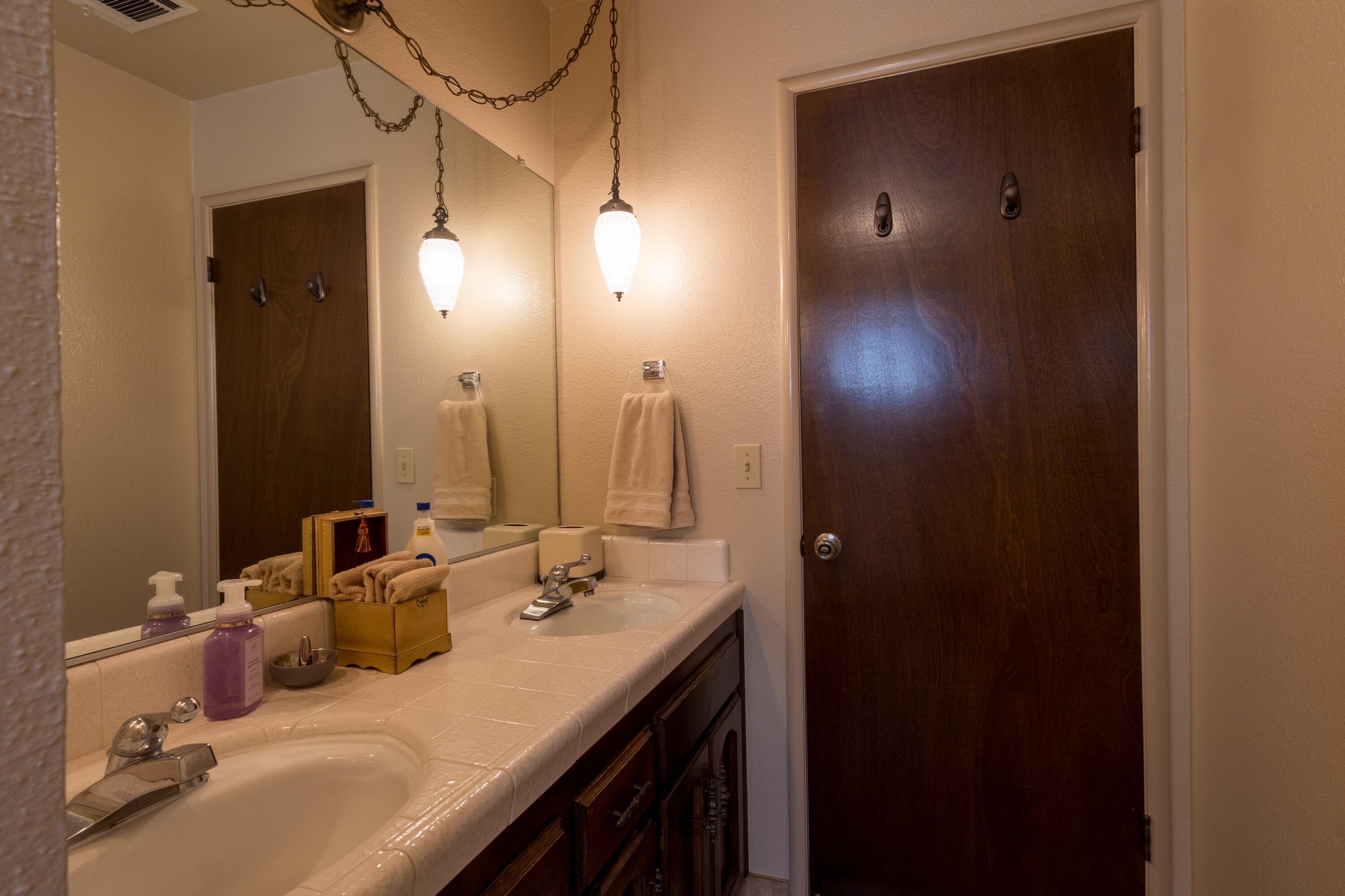 1363 E Carmelo Ave, Tulare, CA 93274