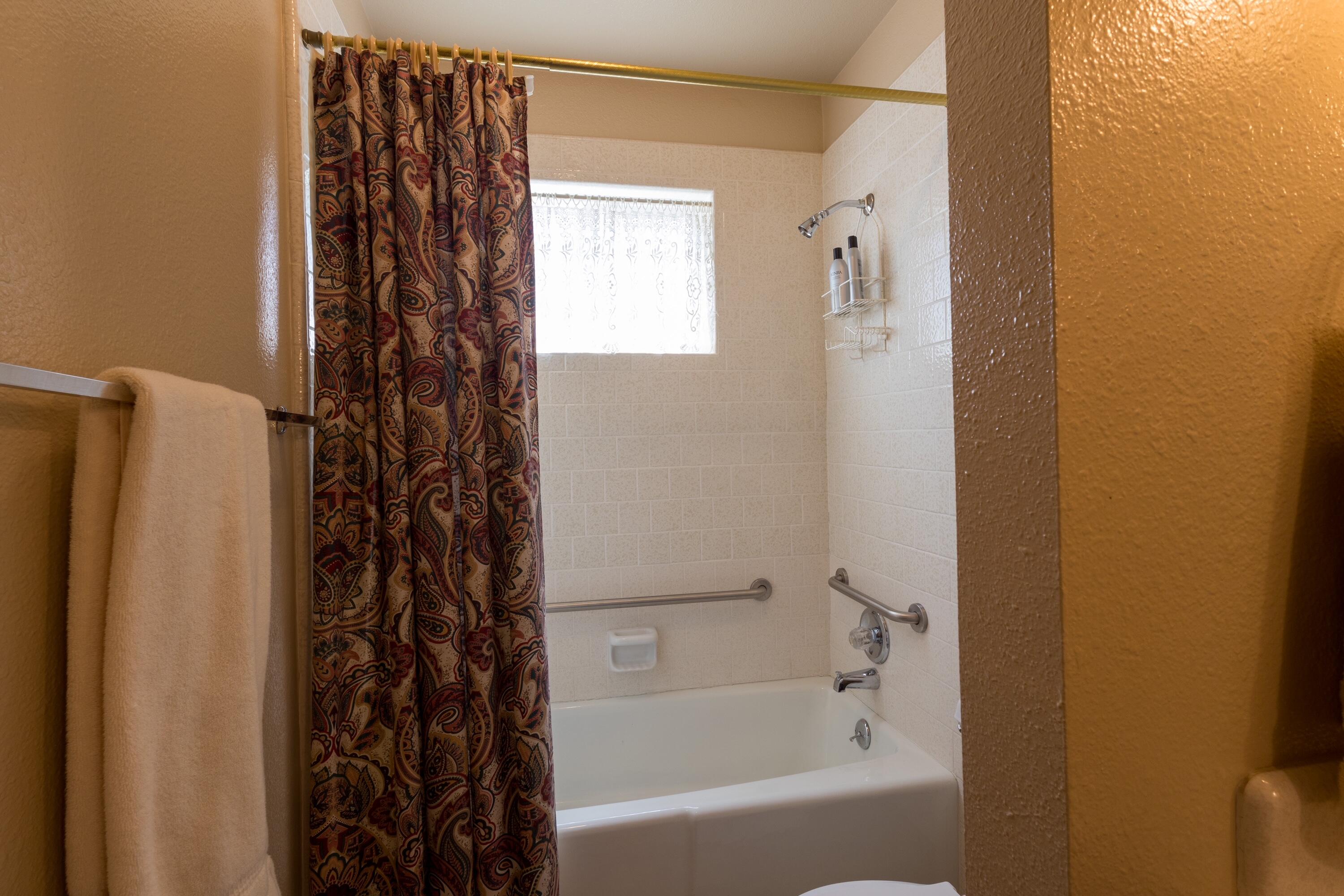 1363 E Carmelo Ave, Tulare, CA 93274