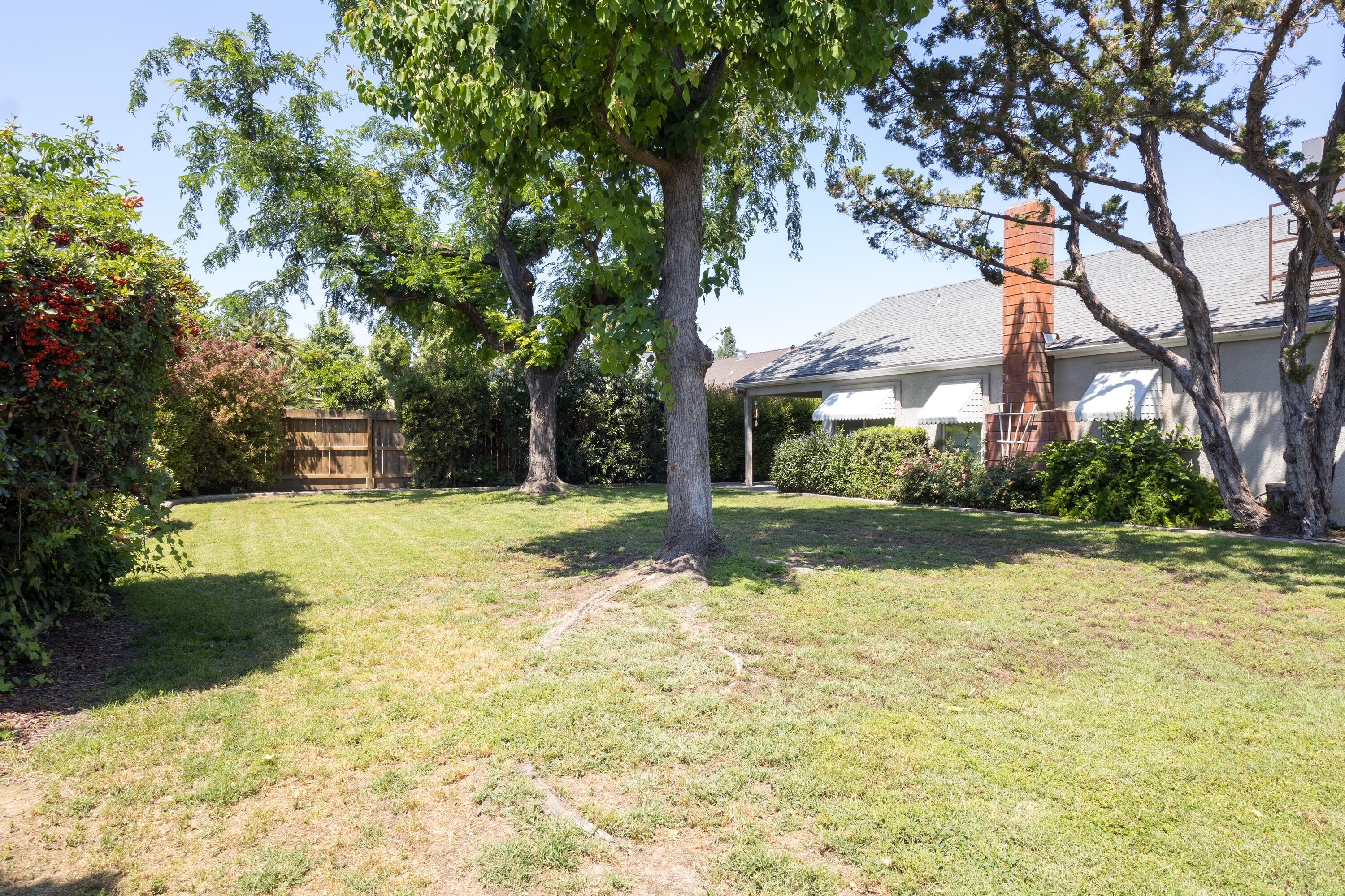 1363 E Carmelo Ave, Tulare, CA 93274