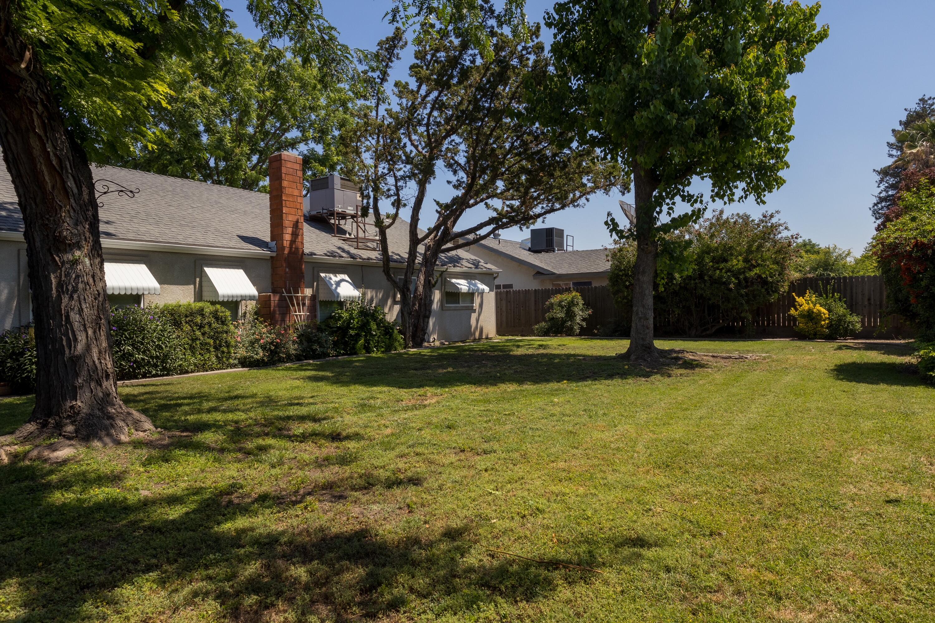 1363 E Carmelo Ave, Tulare, CA 93274