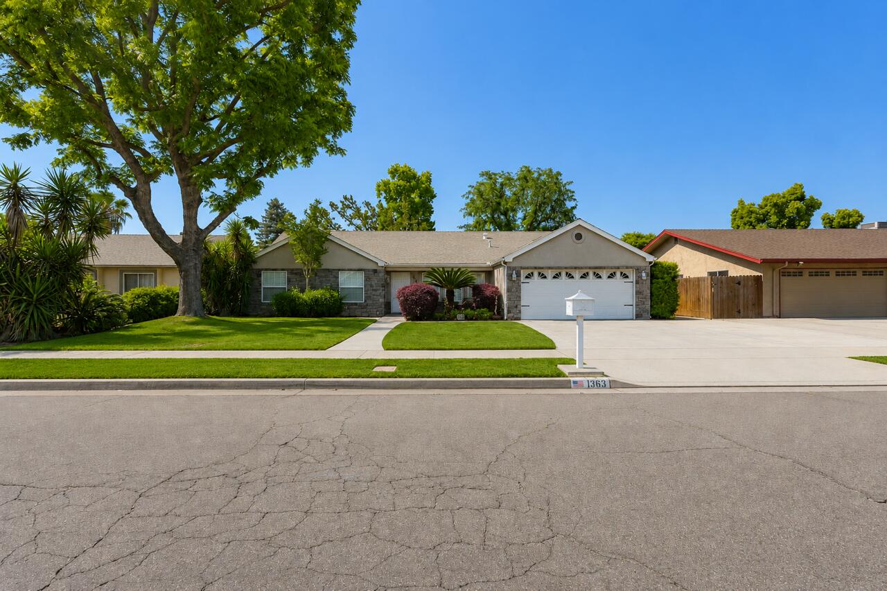 1363 E Carmelo Ave, Tulare, CA 93274