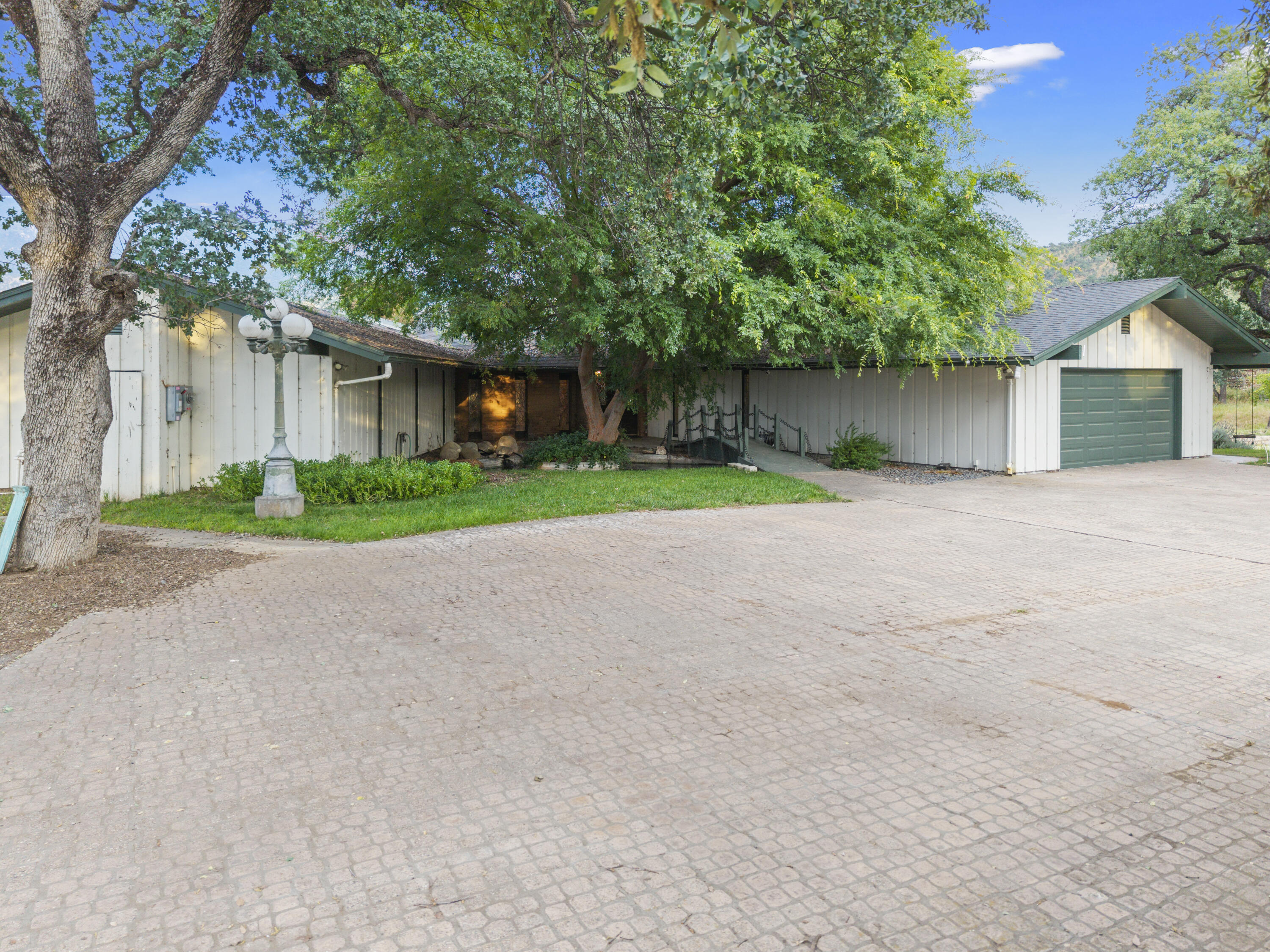 33295 Globe Dr, Springville, CA 93265