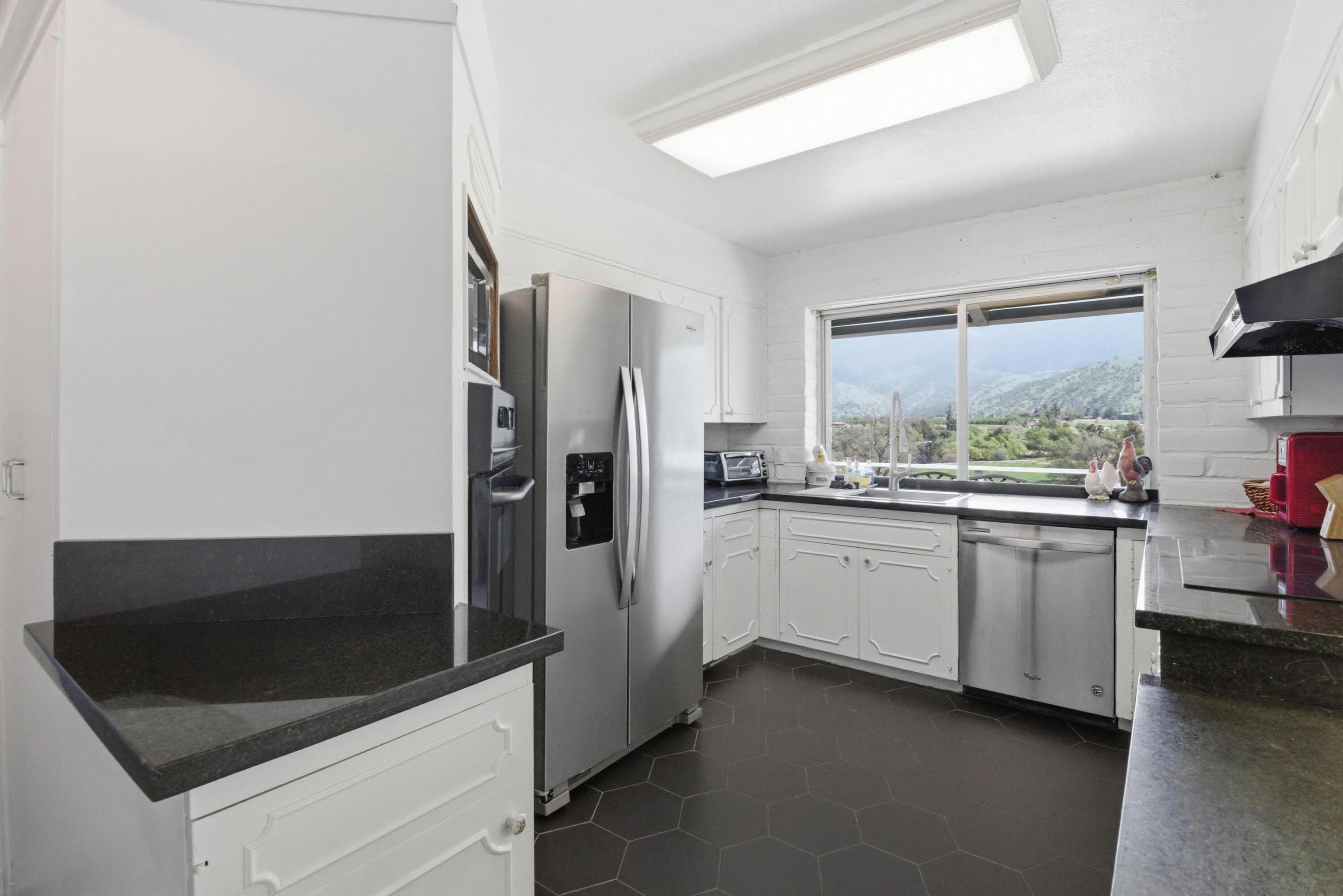 33295 Globe Dr, Springville, CA 93265