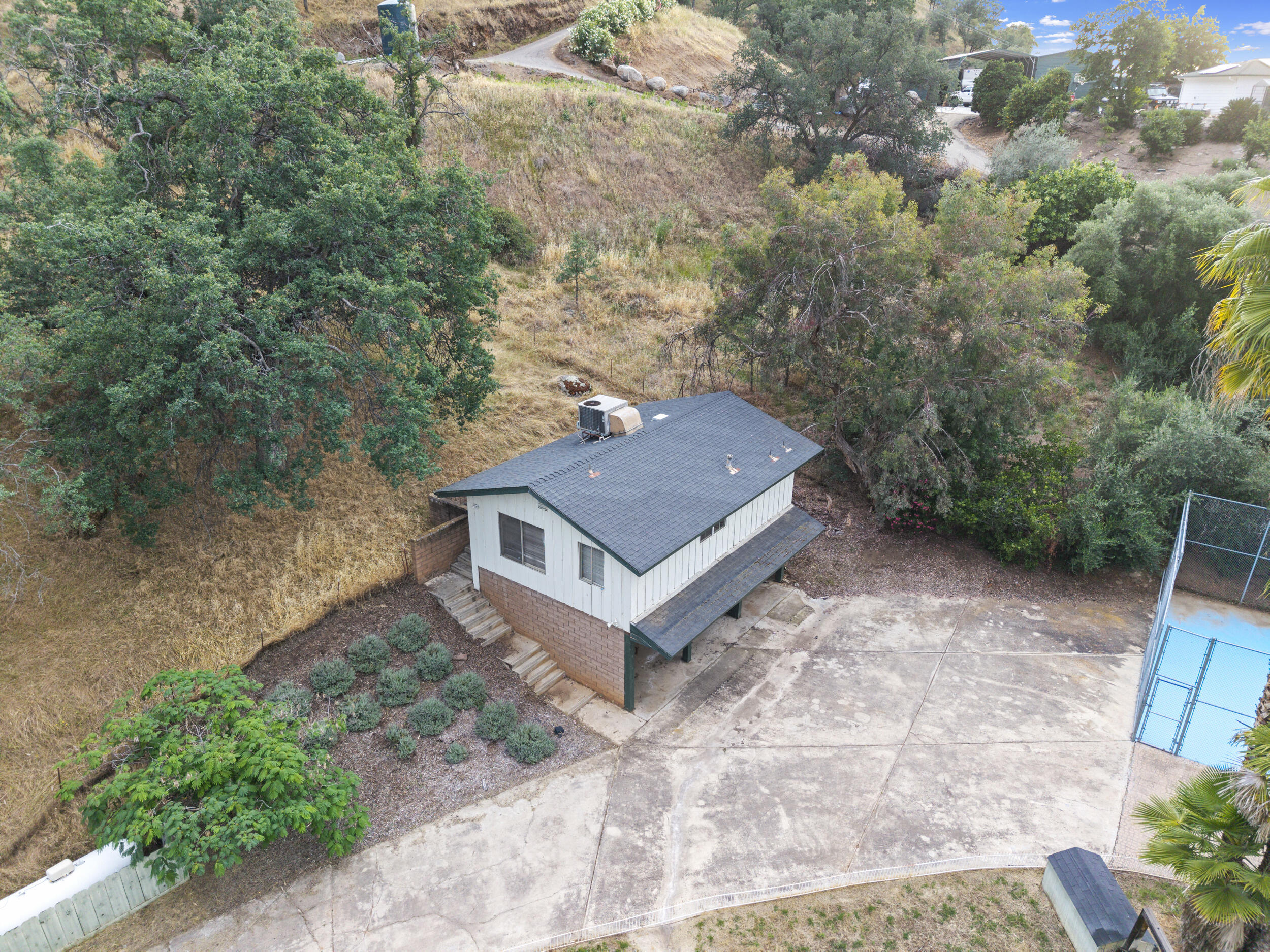 33295 Globe Dr, Springville, CA 93265
