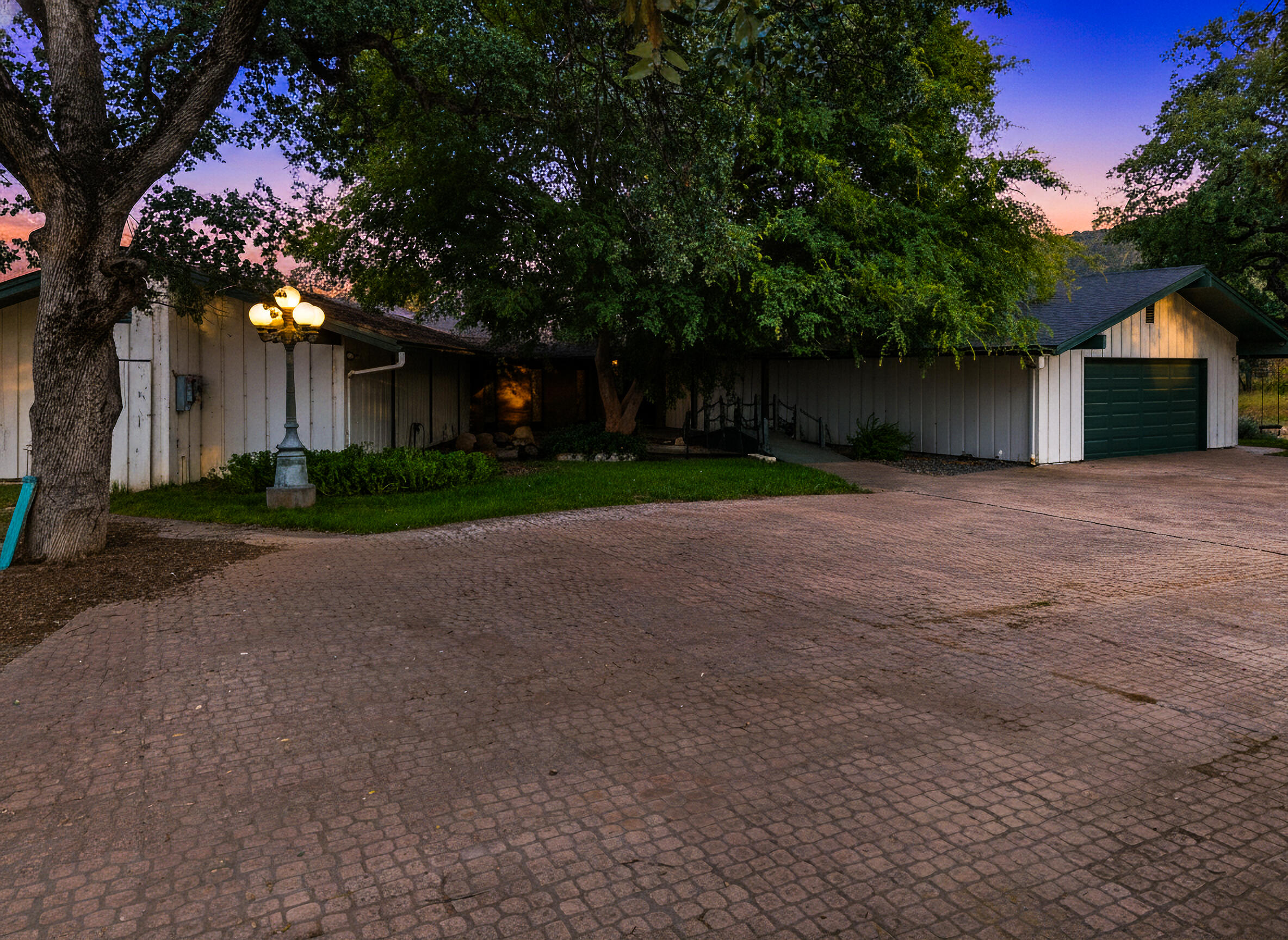 33295 Globe Dr, Springville, CA 93265