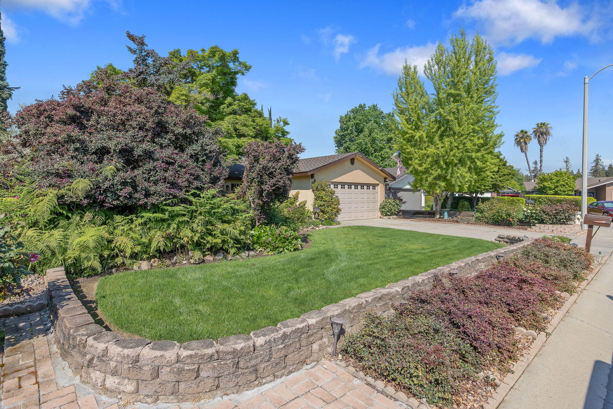 1009 S Rova Ct, Visalia, CA 93277