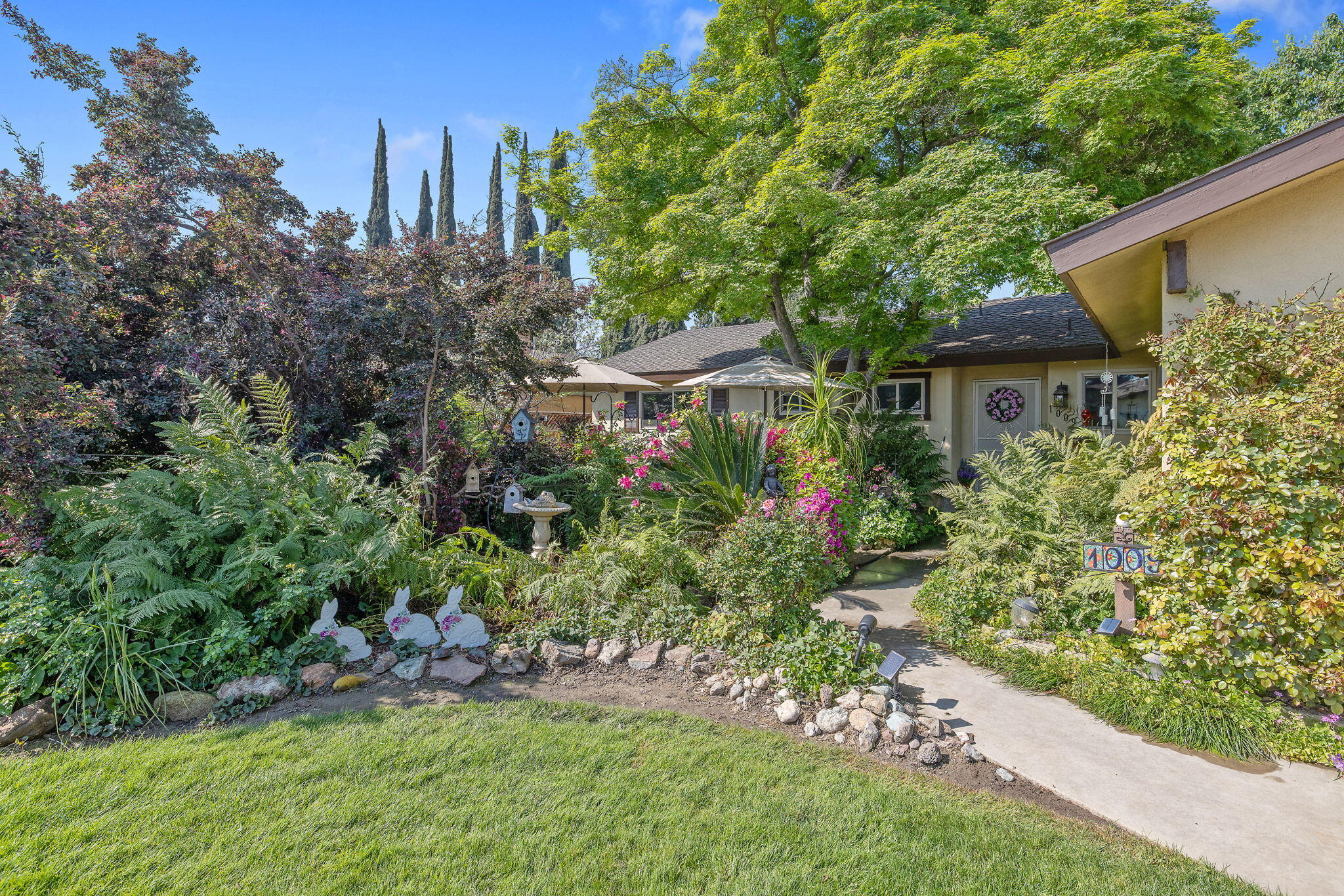 1009 S Rova Ct, Visalia, CA 93277