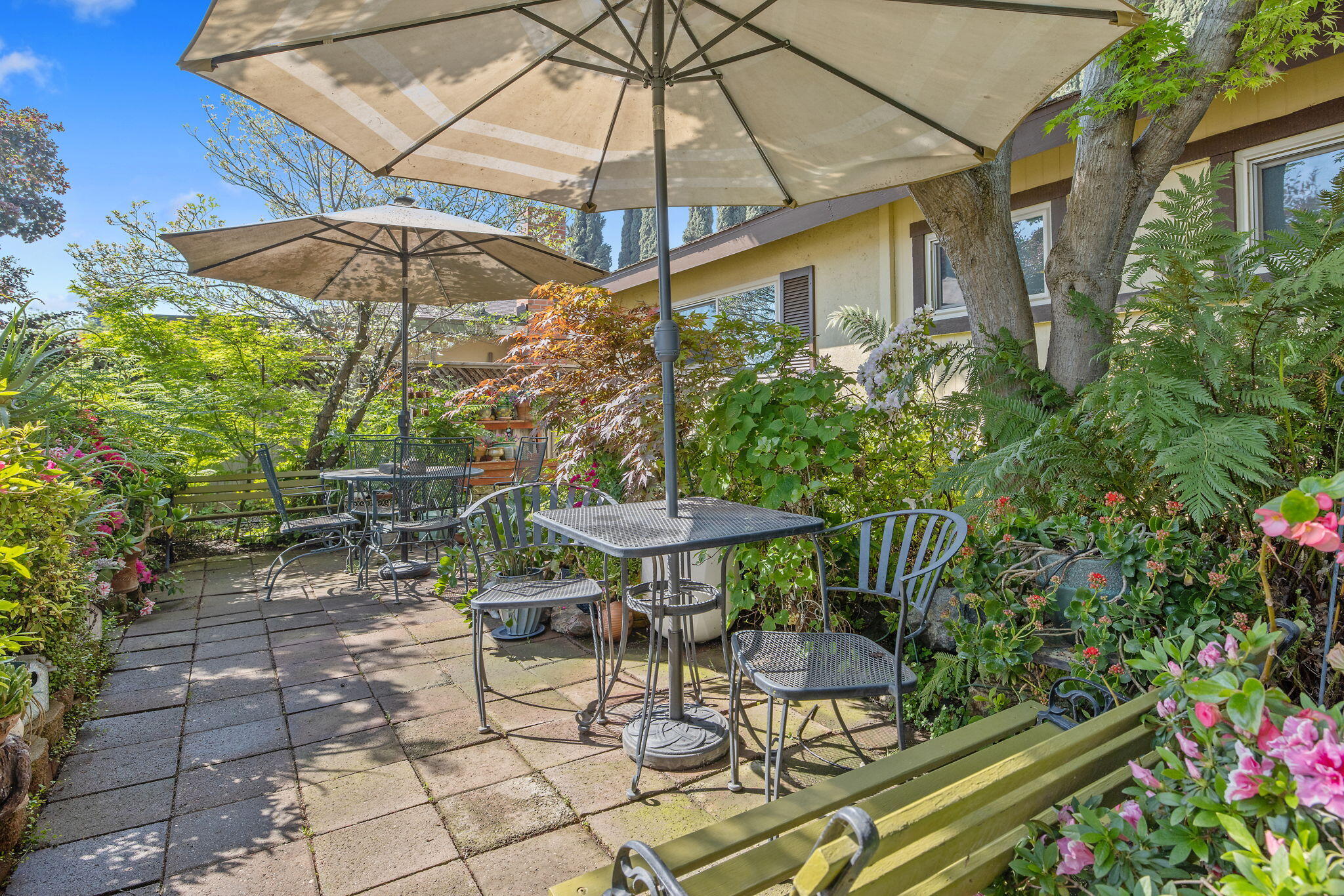 1009 S Rova Ct, Visalia, CA 93277