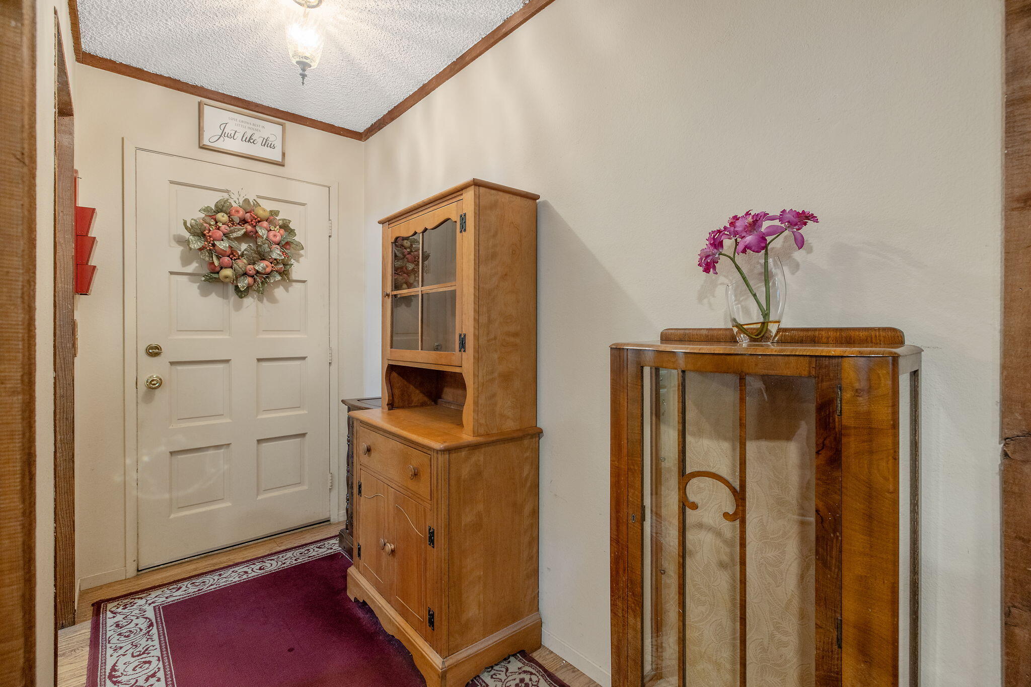 1009 S Rova Ct, Visalia, CA 93277