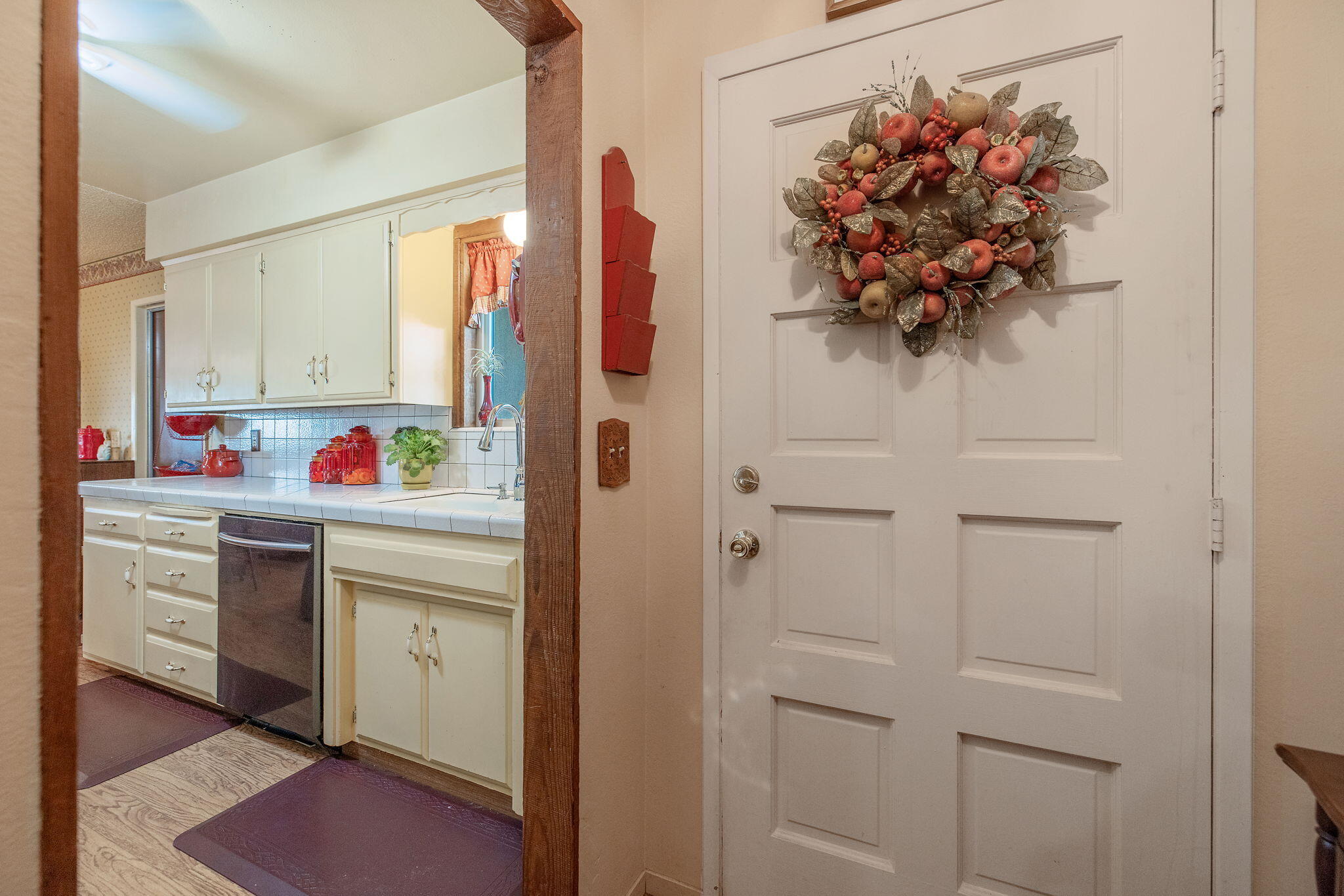 1009 S Rova Ct, Visalia, CA 93277
