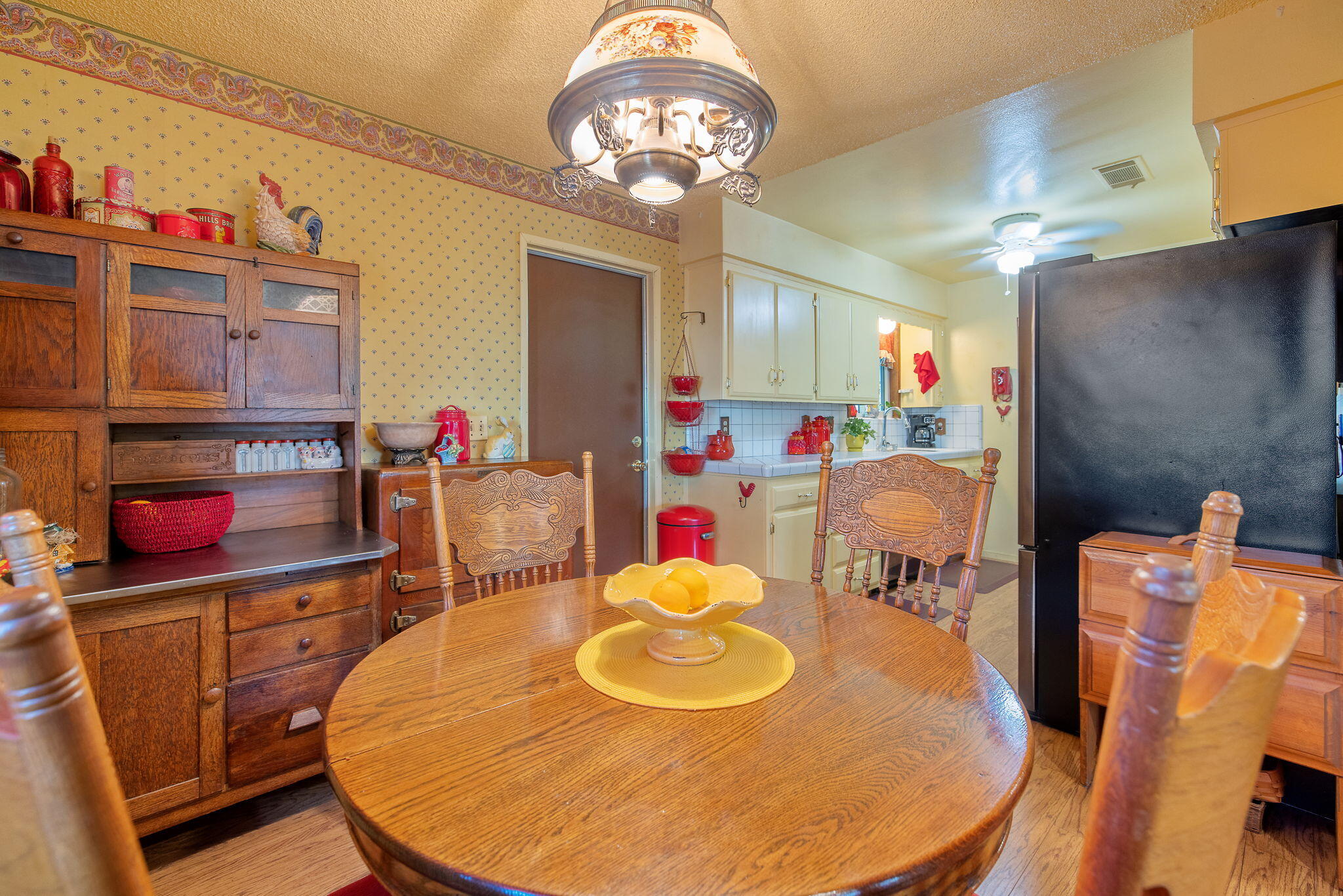 1009 S Rova Ct, Visalia, CA 93277