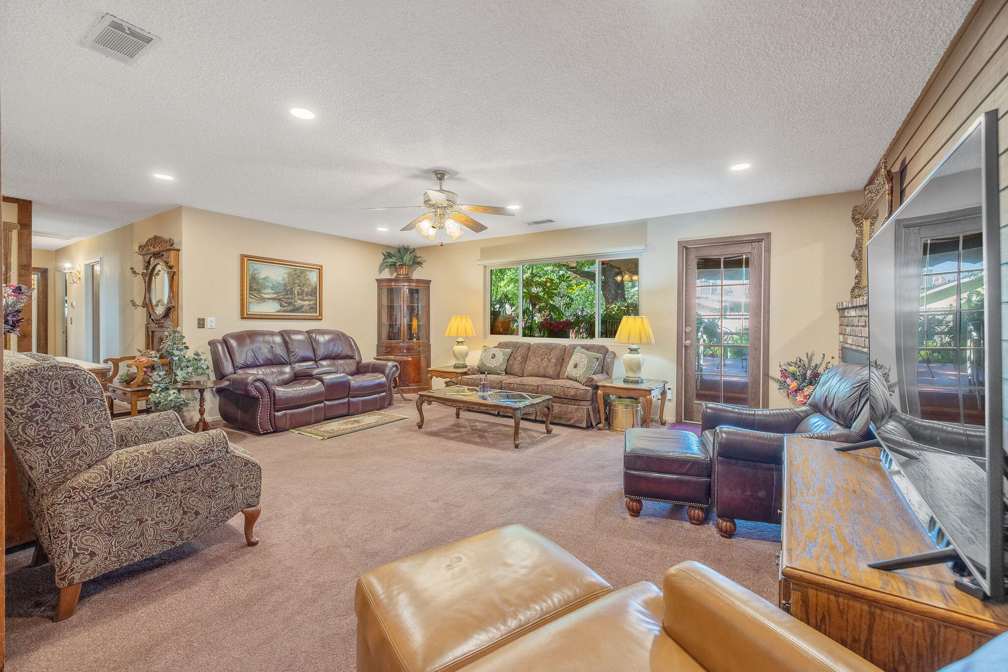 1009 S Rova Ct, Visalia, CA 93277