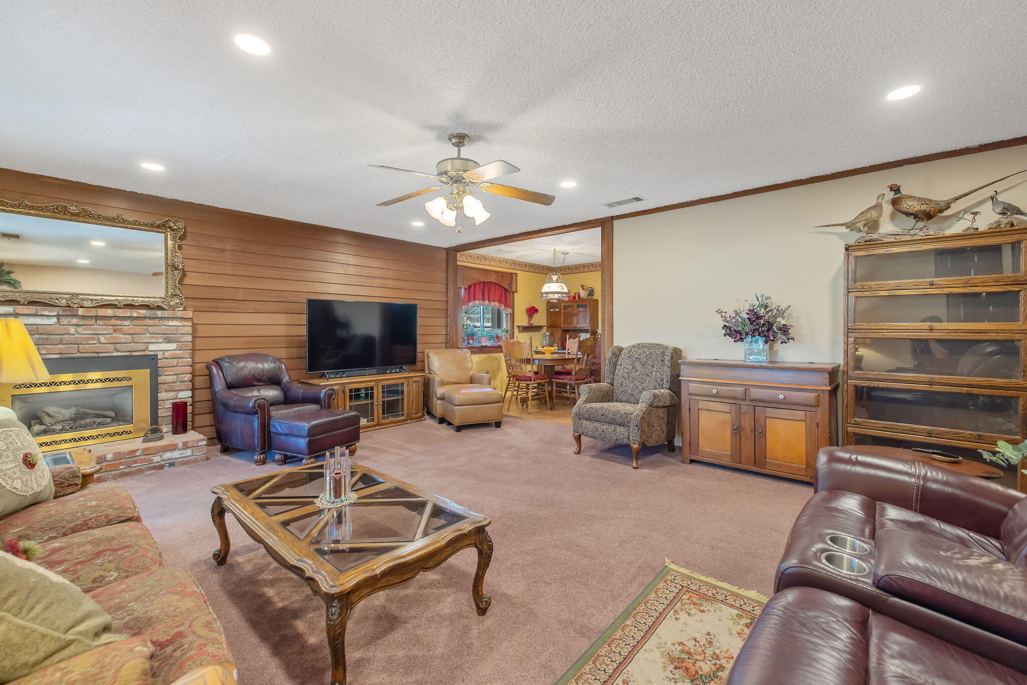 1009 S Rova Ct, Visalia, CA 93277